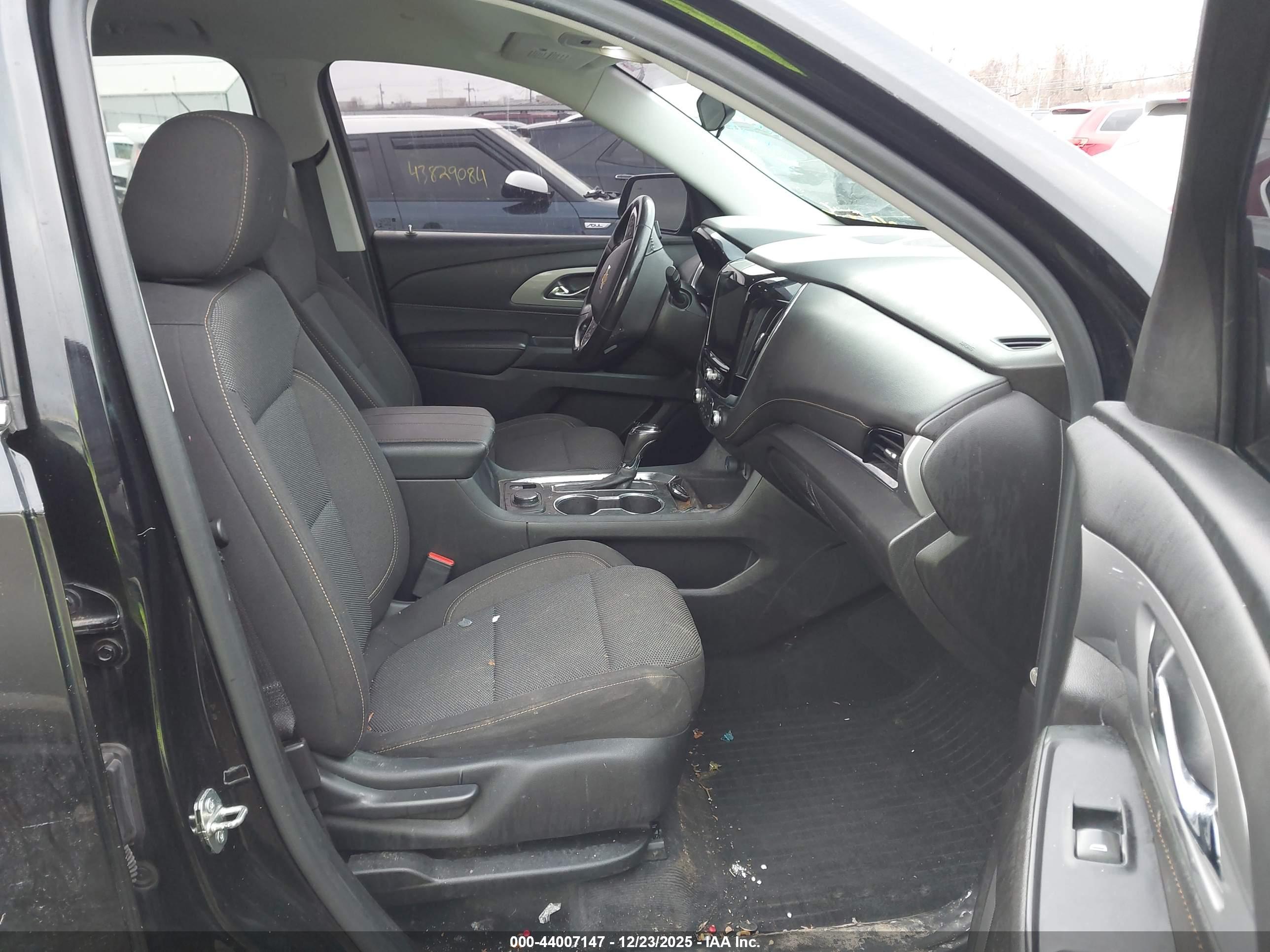 CHEVROLET TRAVERSE image 5