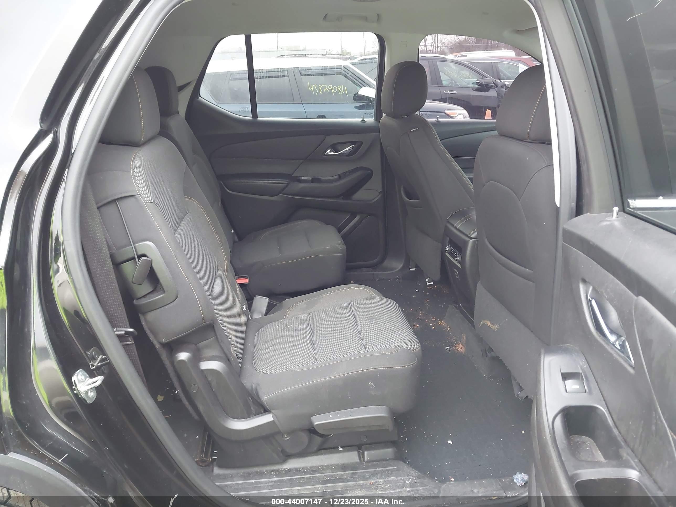 CHEVROLET TRAVERSE image 8