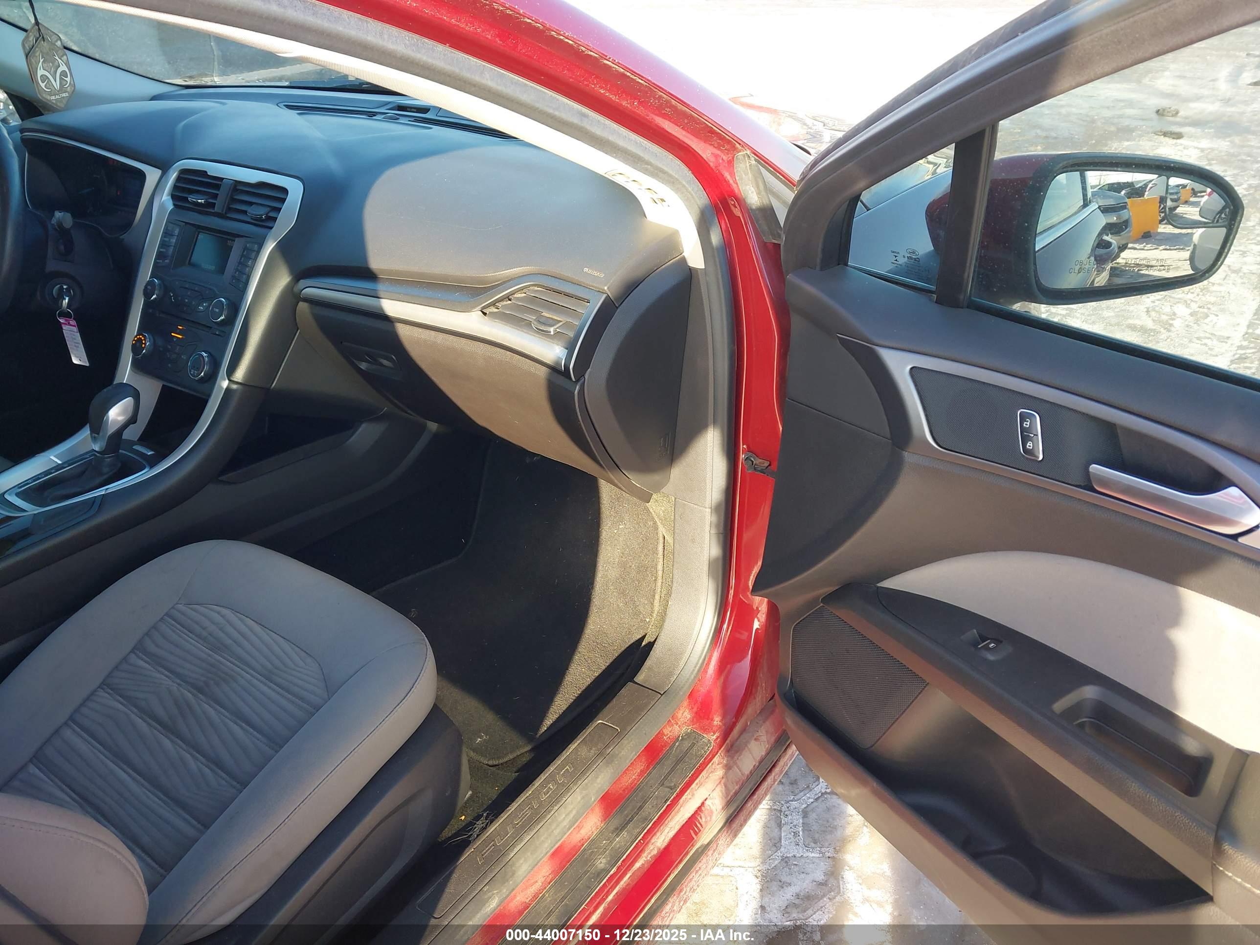 FORD FUSION image 5