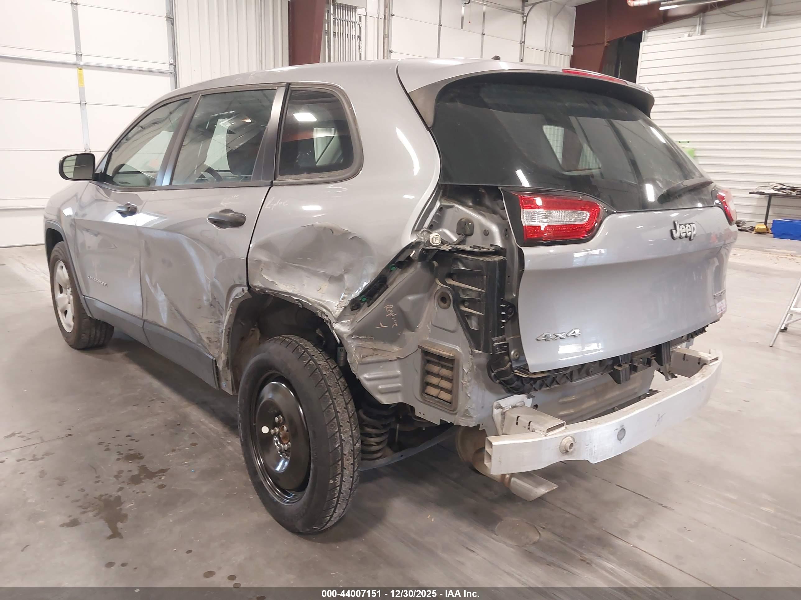 JEEP CHEROKEE image 3