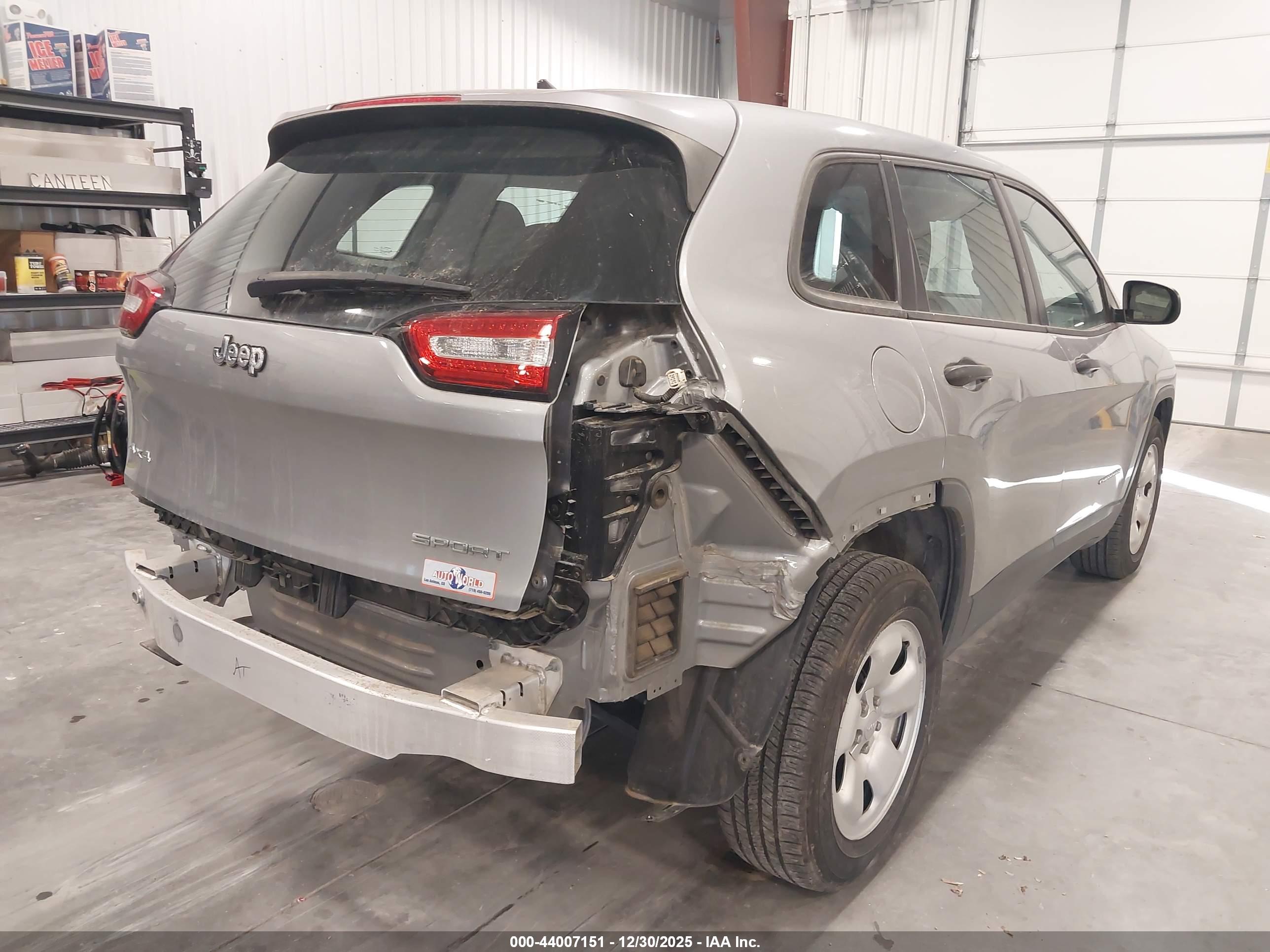 JEEP CHEROKEE image 4