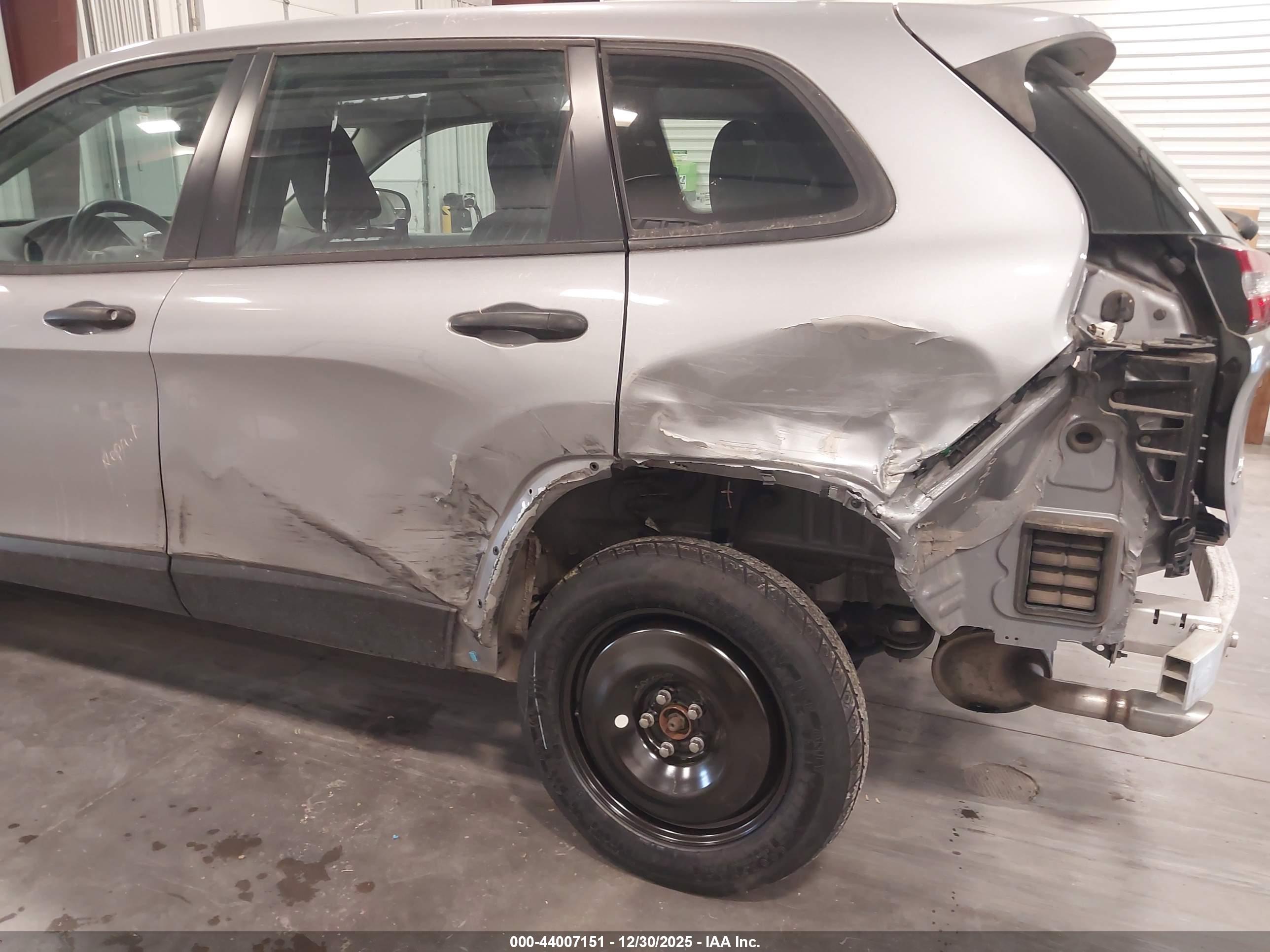 JEEP CHEROKEE image 6
