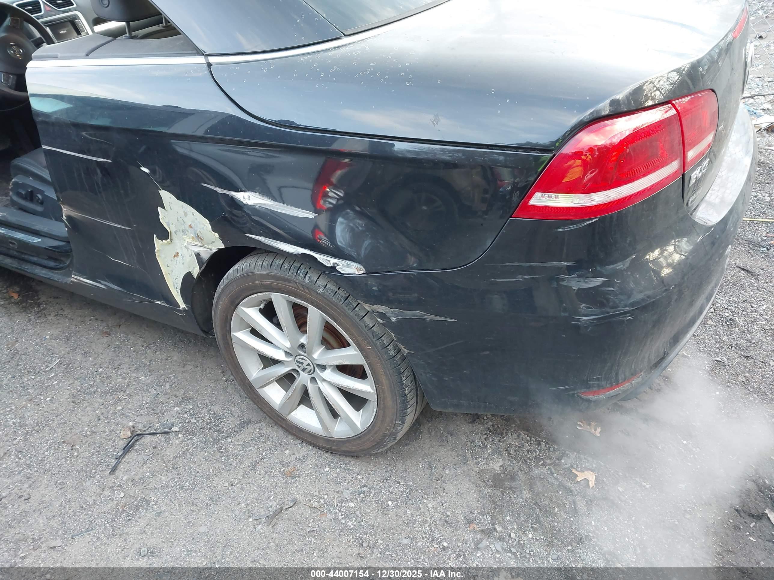 VOLKSWAGEN EOS image 3