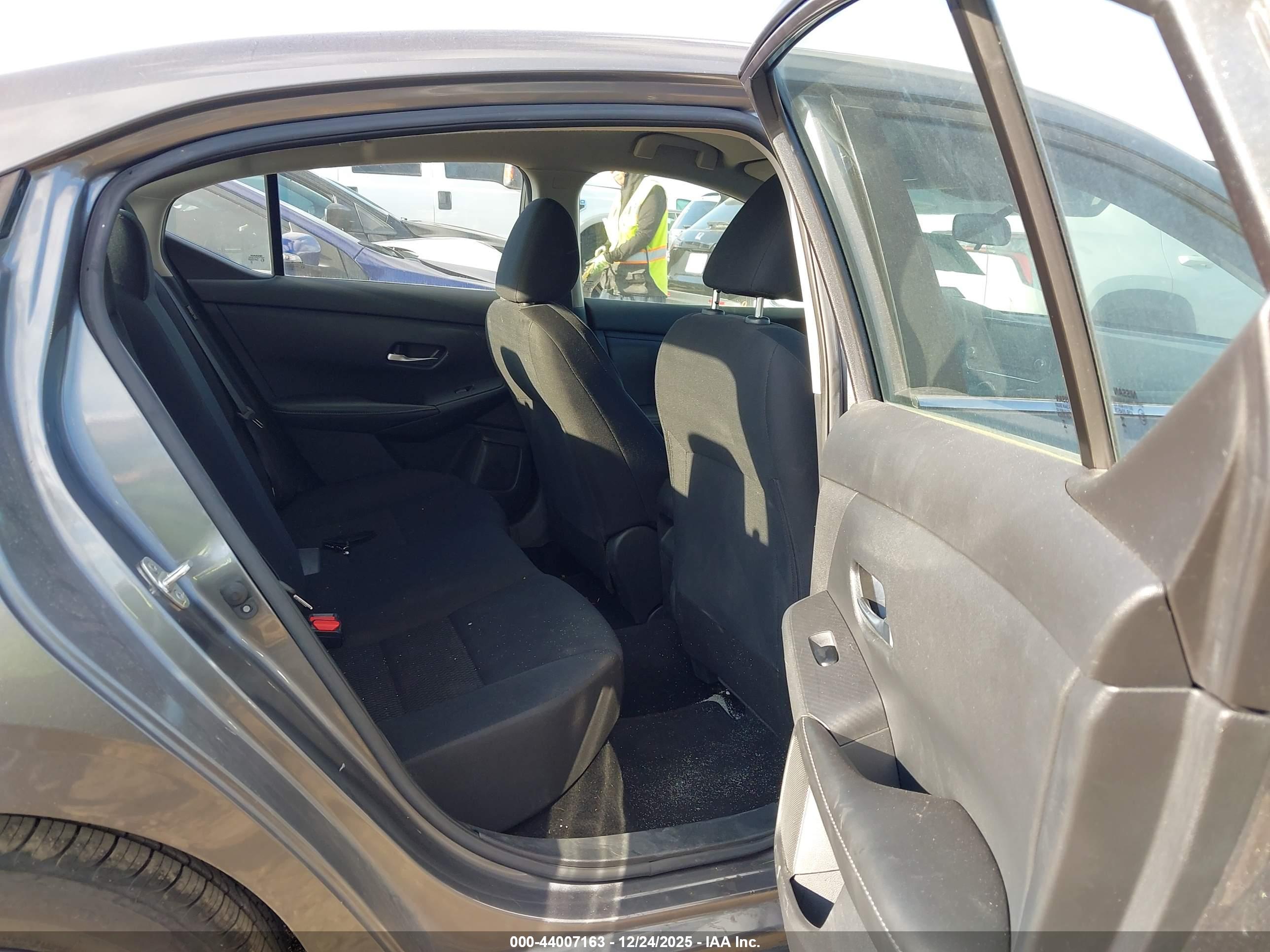 NISSAN SENTRA image 8