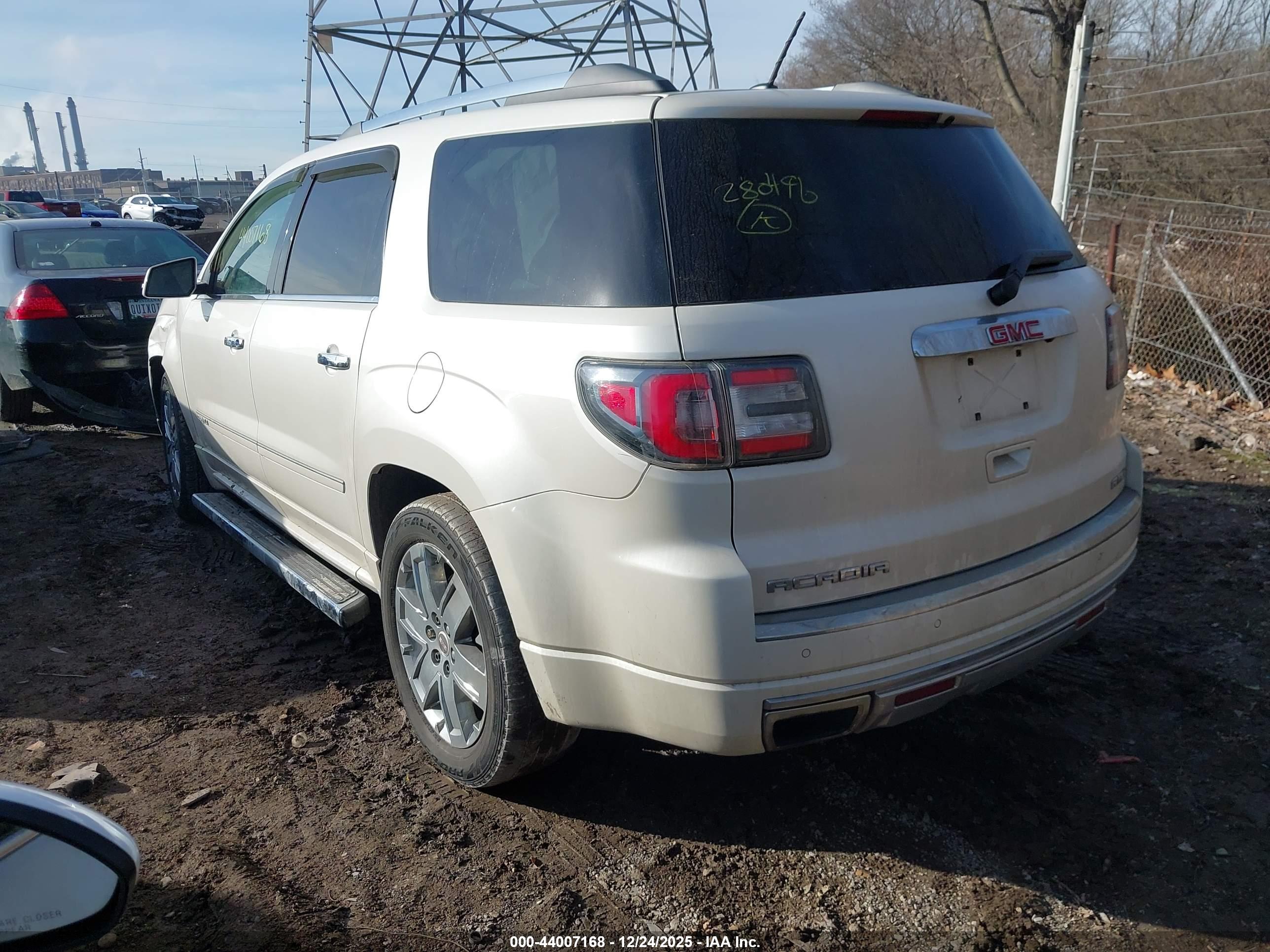 GMC ACADIA image 3