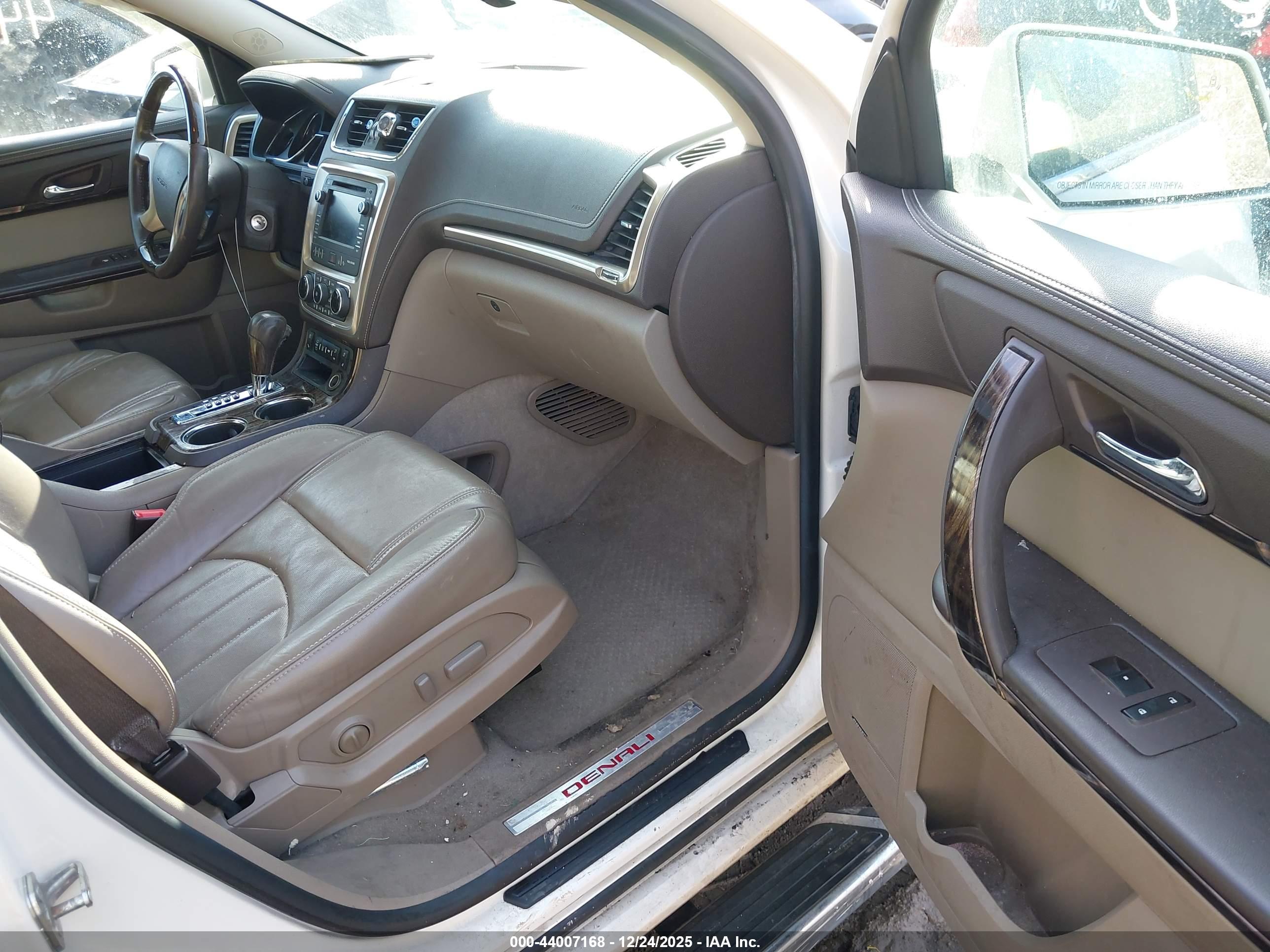 GMC ACADIA image 5