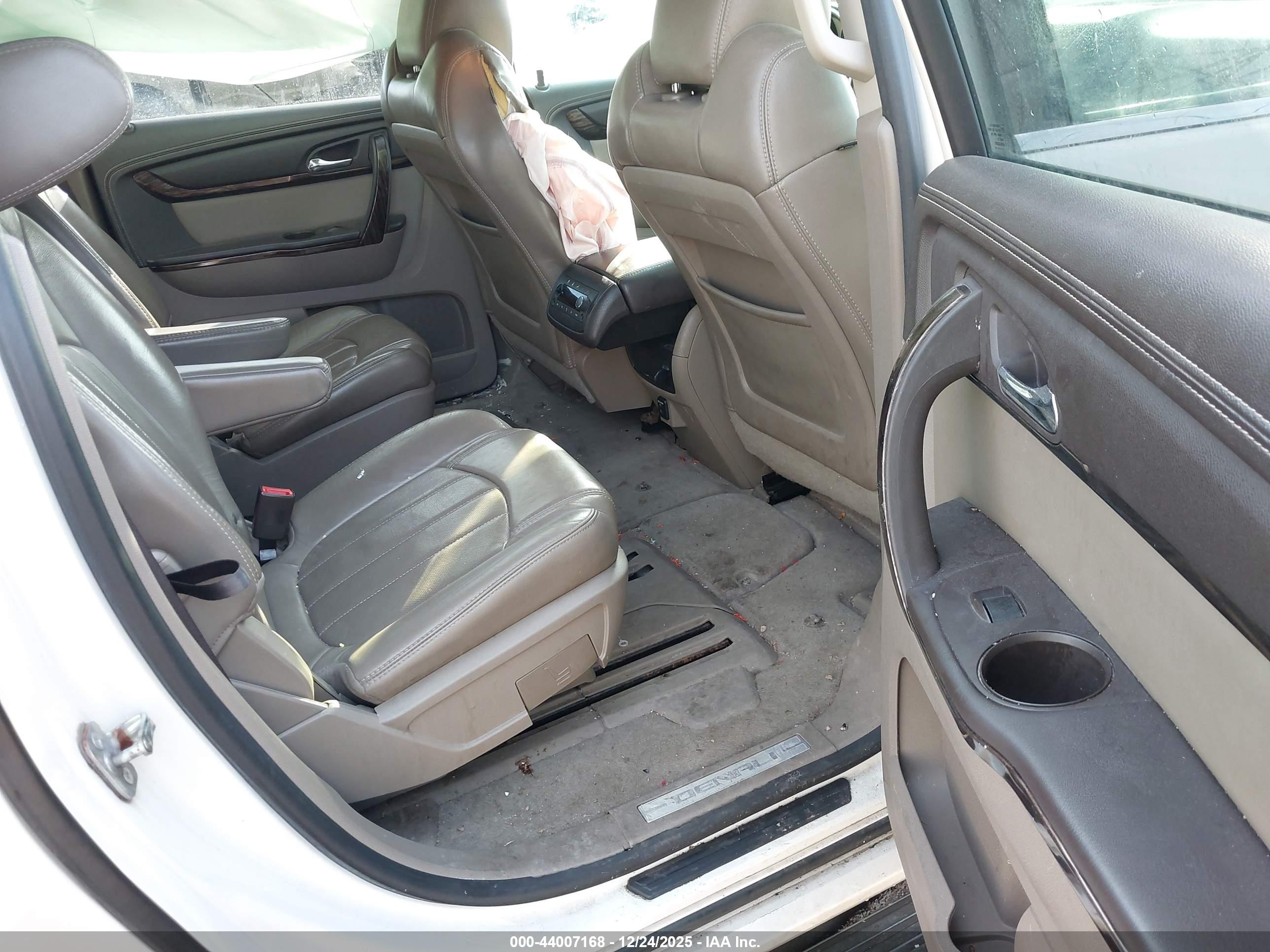 GMC ACADIA image 8