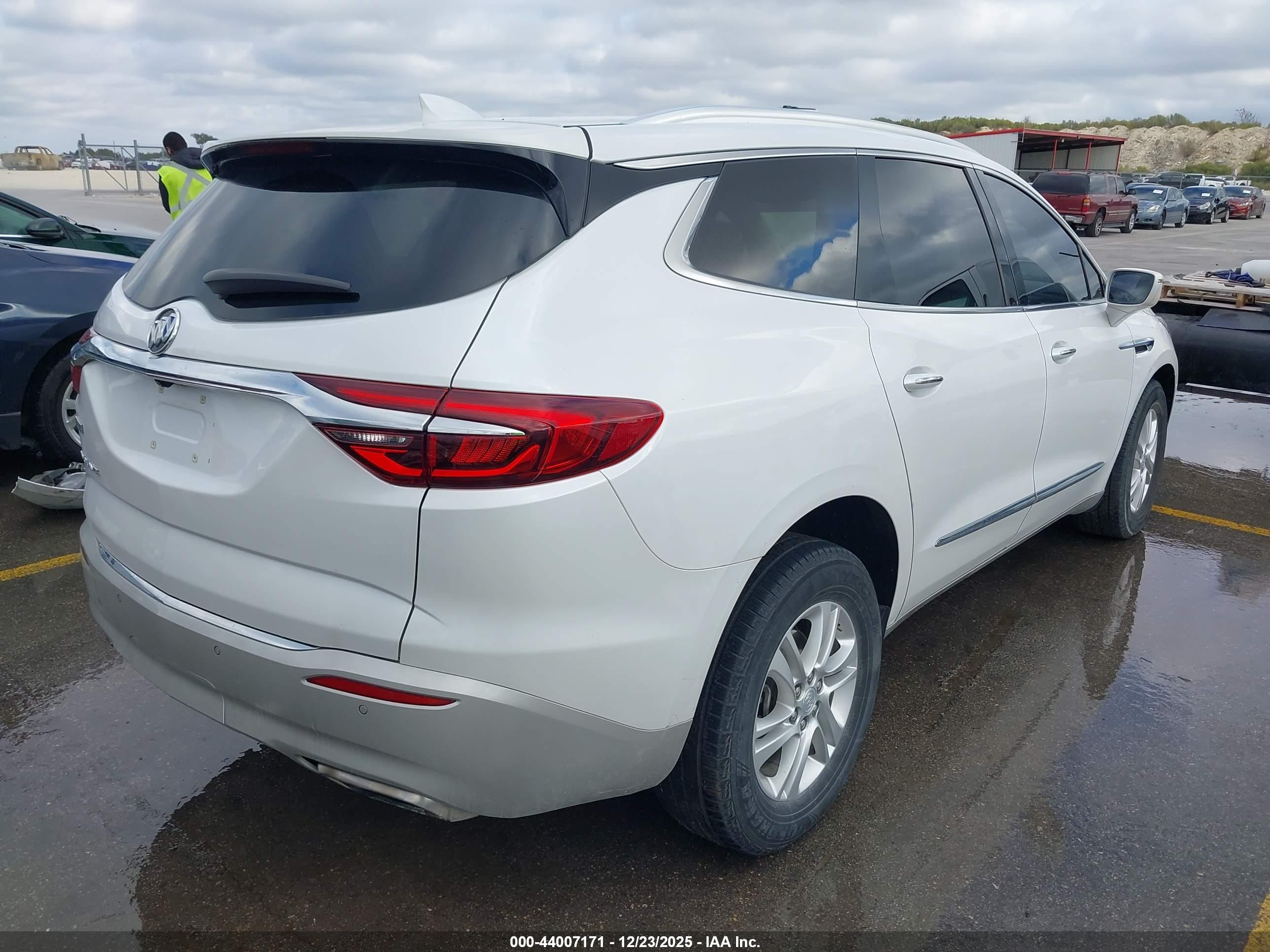BUICK ENCLAVE image 4