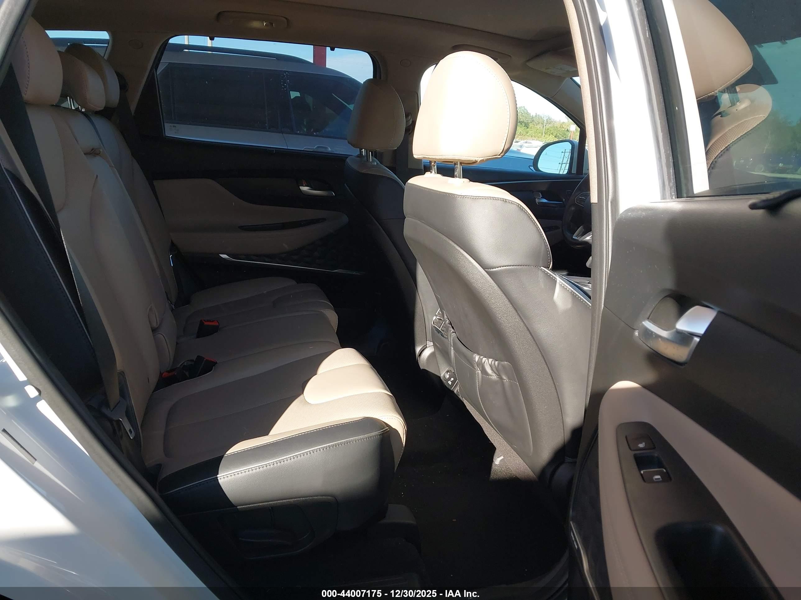 HYUNDAI SANTA image 8