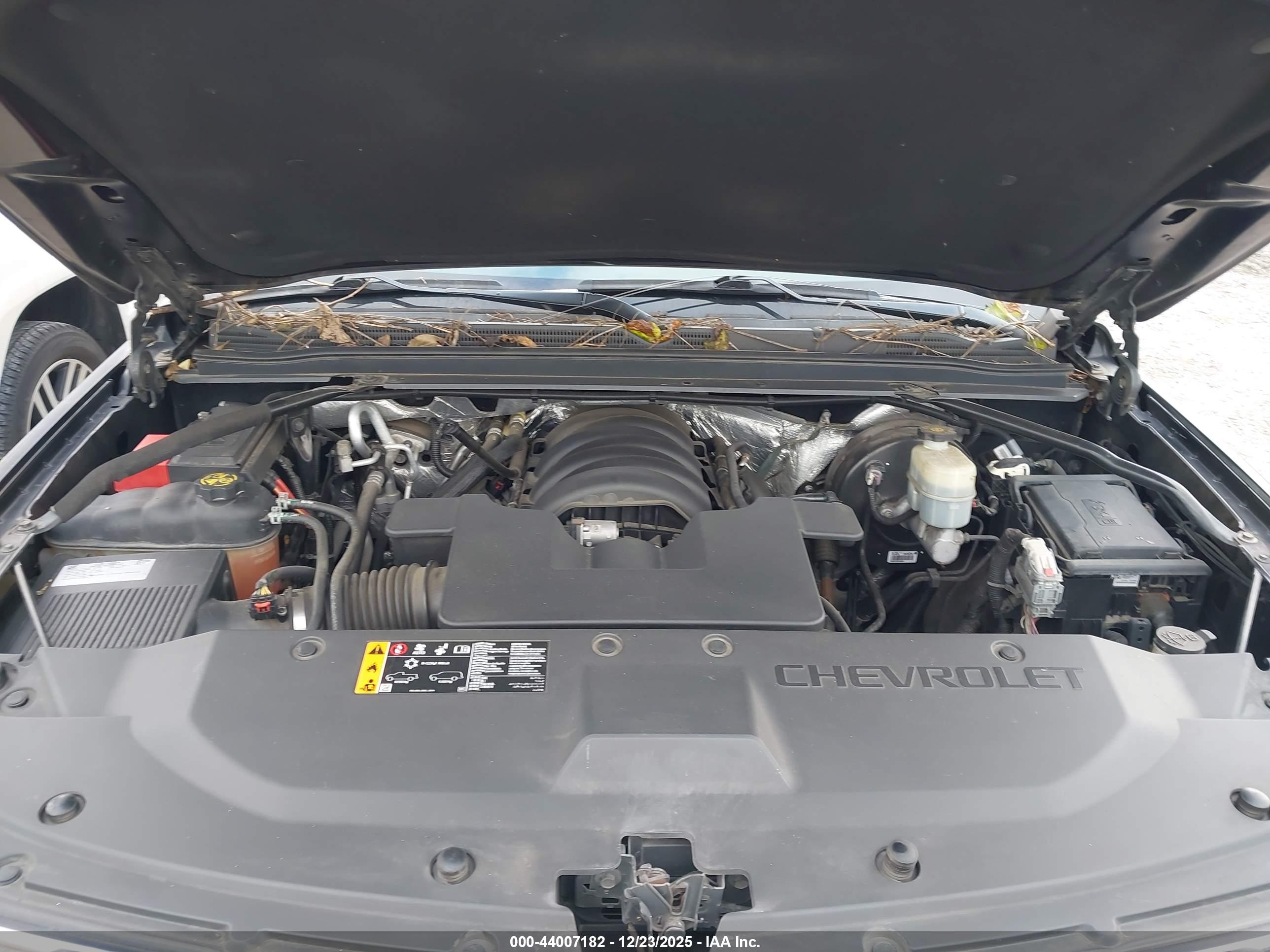 CHEVROLET SUBURBAN image 10