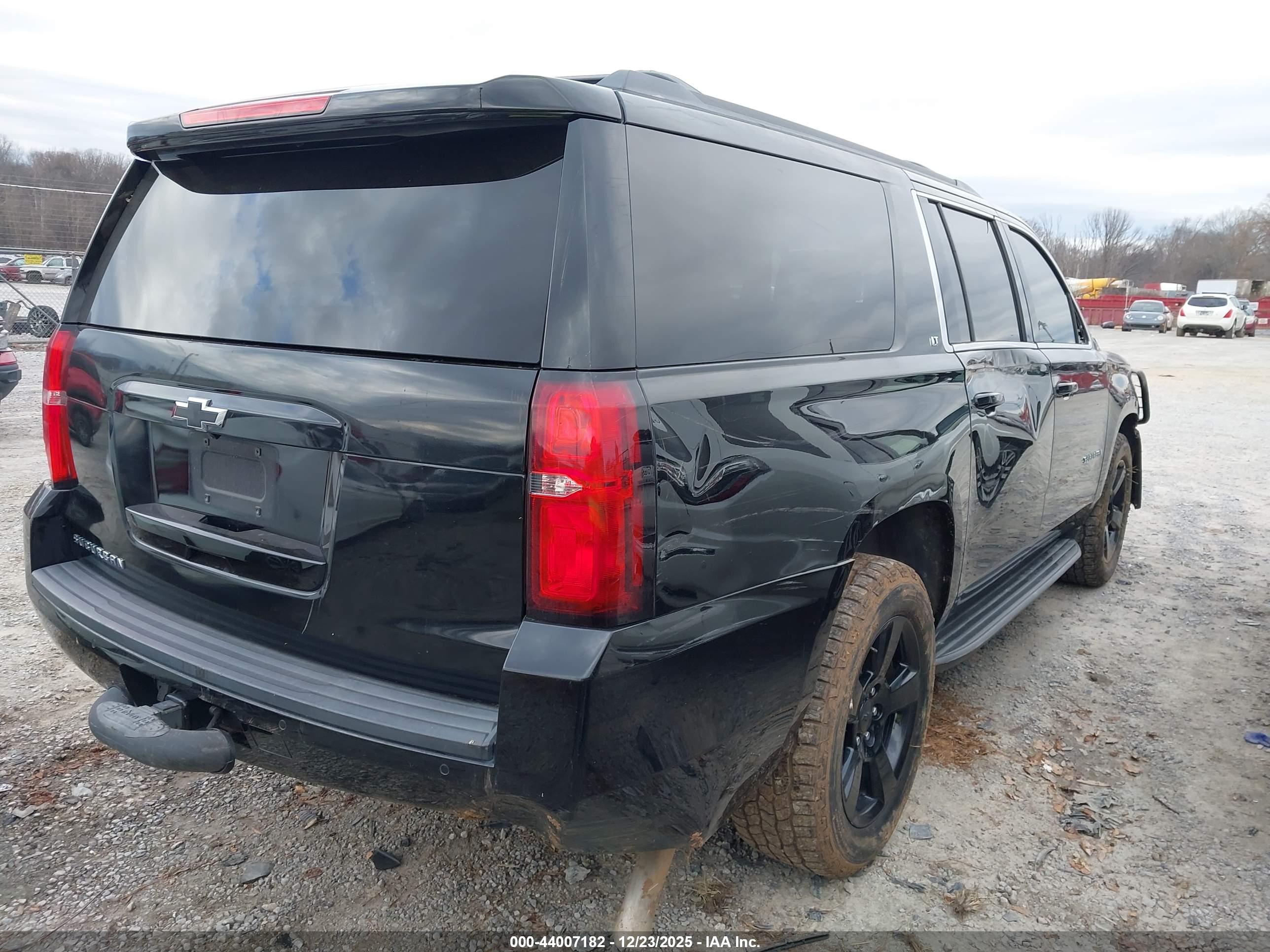 CHEVROLET SUBURBAN image 4