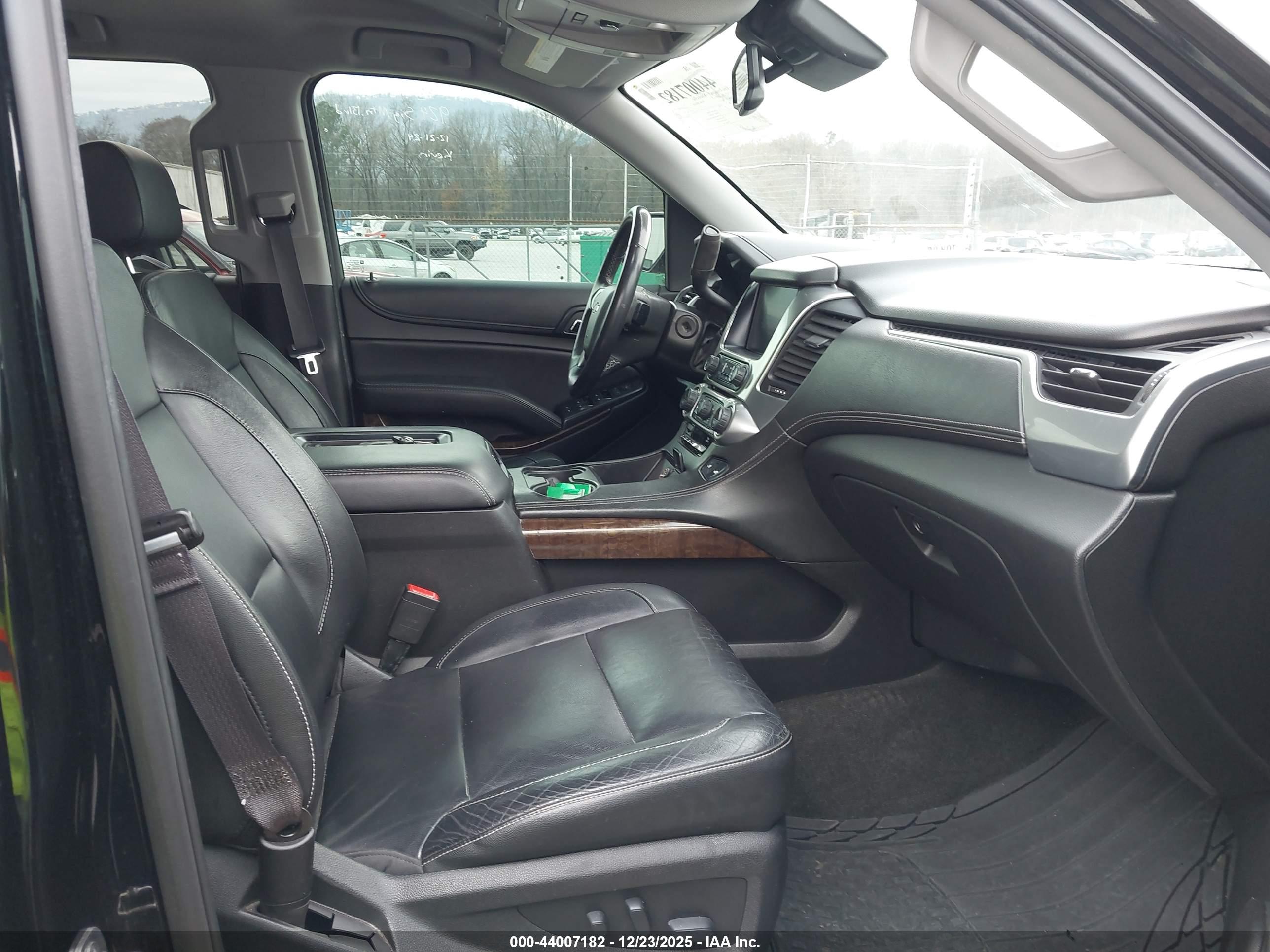 CHEVROLET SUBURBAN image 5