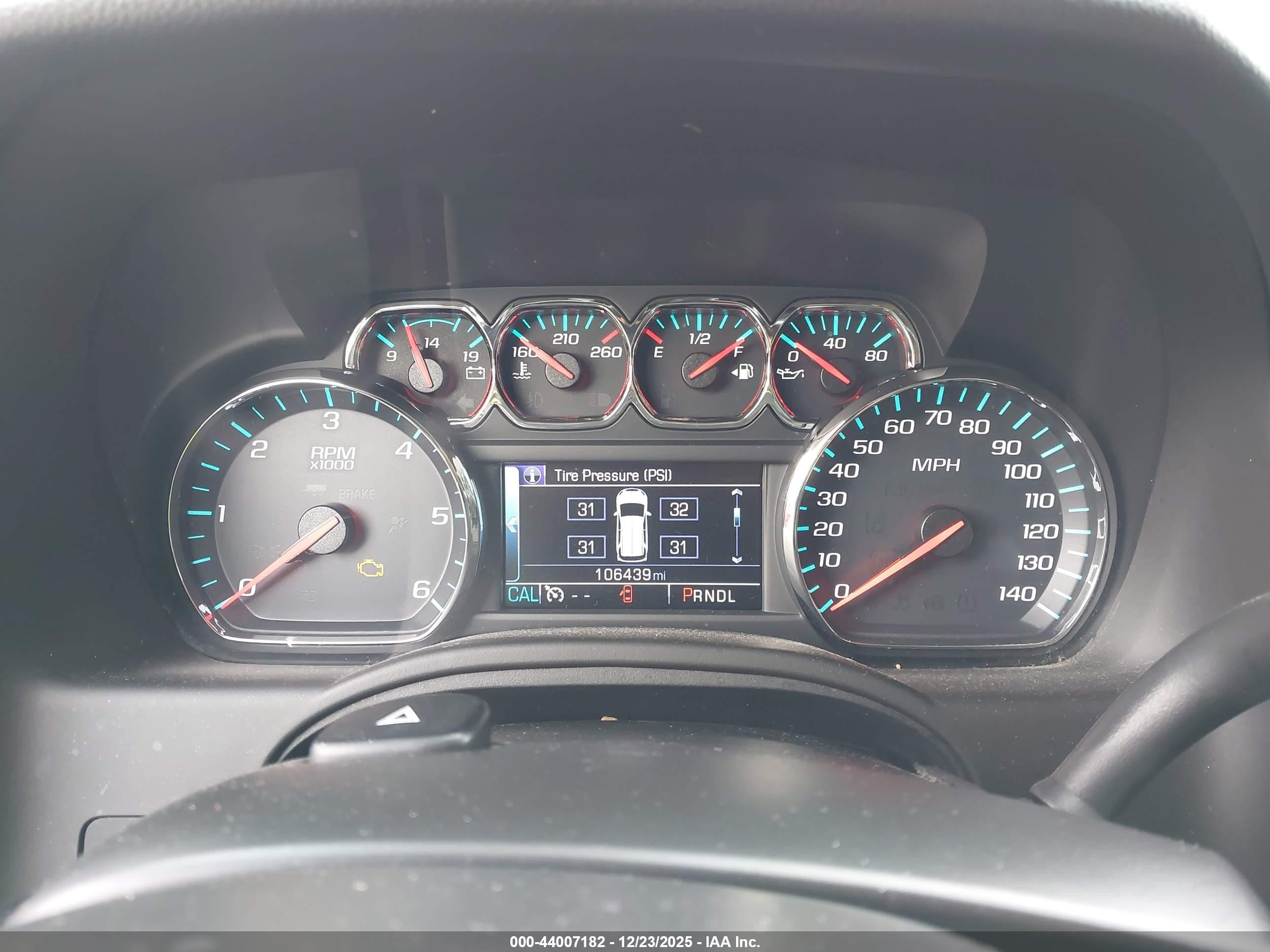 CHEVROLET SUBURBAN image 7