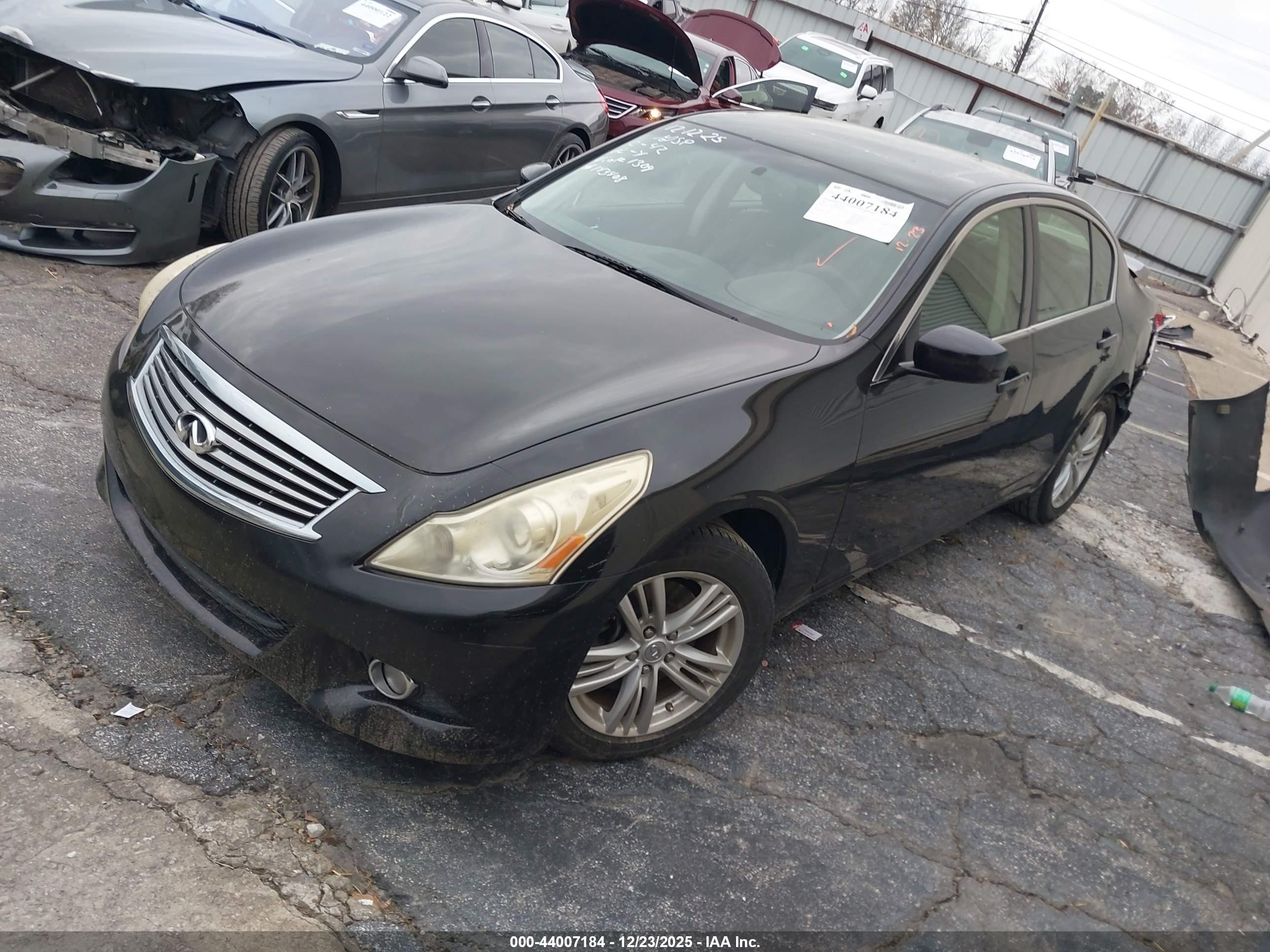 INFINITI G37 image 2