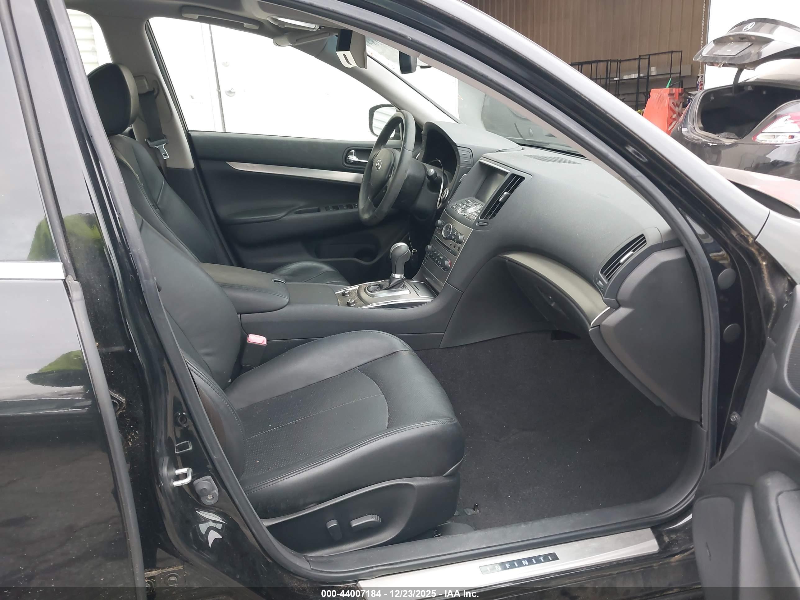 INFINITI G37 image 5