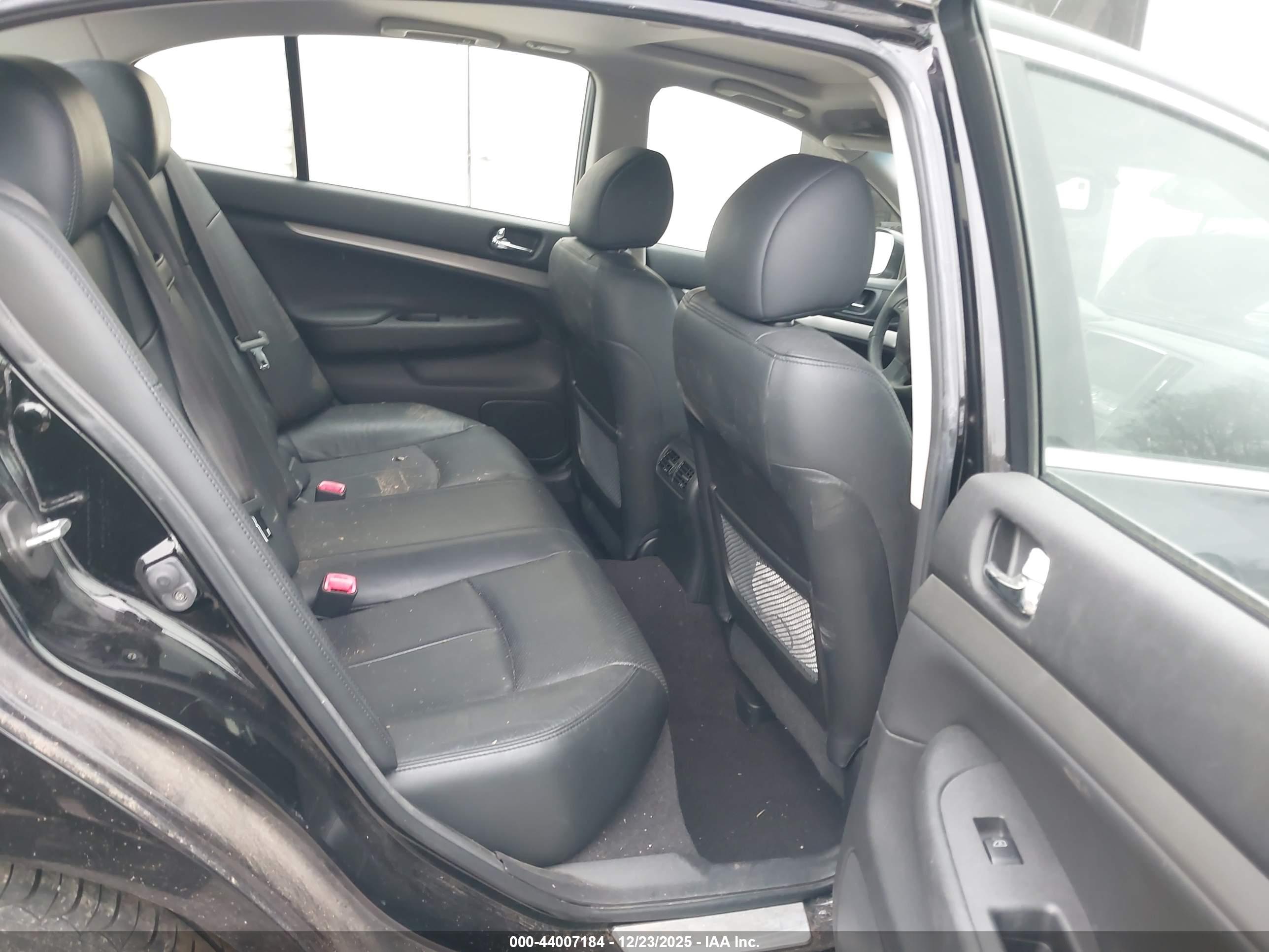 INFINITI G37 image 8