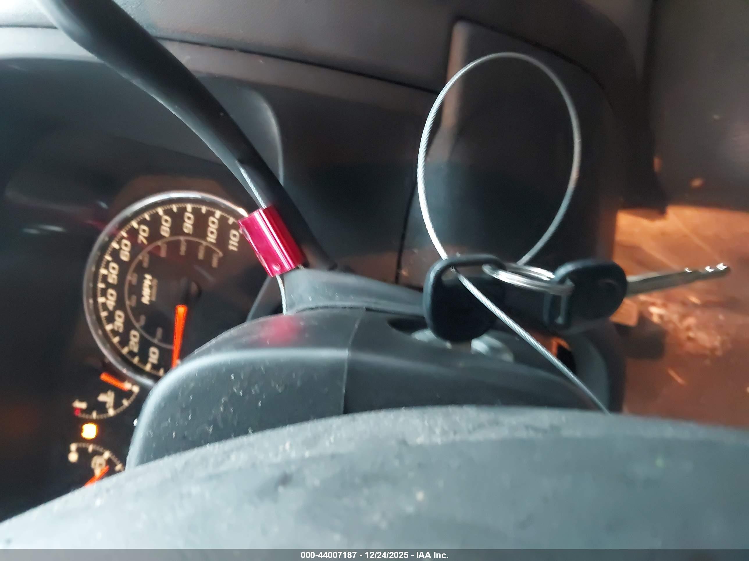 CHEVROLET COLORADO image 11
