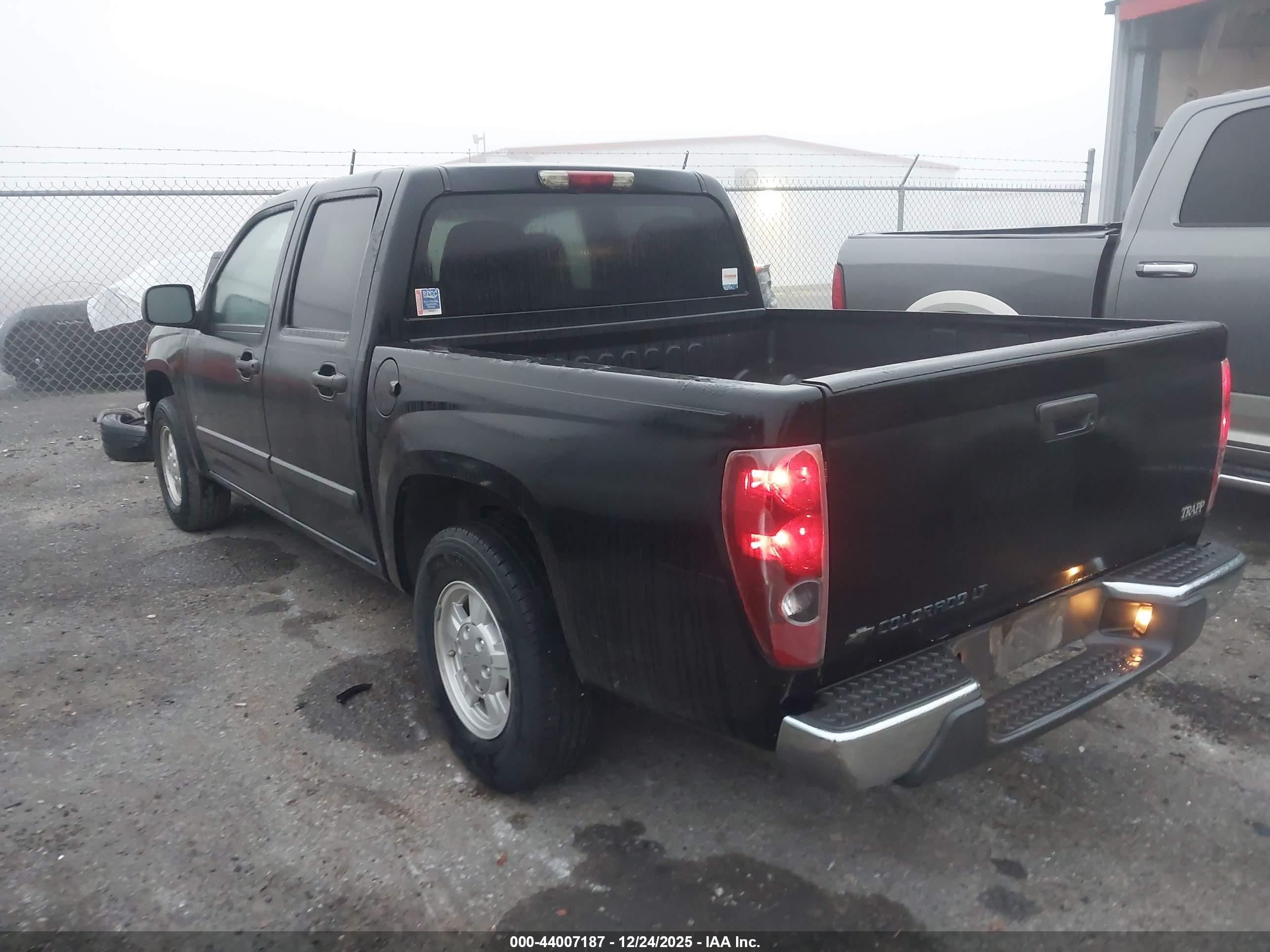 CHEVROLET COLORADO image 3
