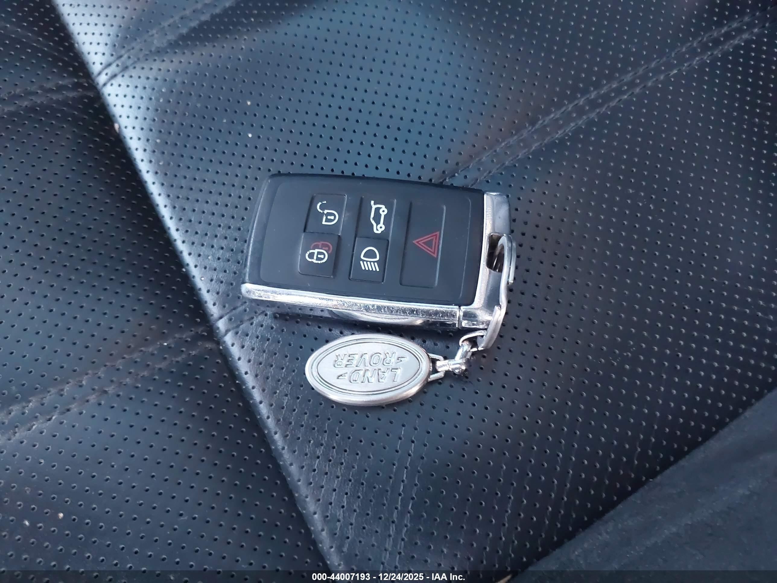 LAND ROVER image 11
