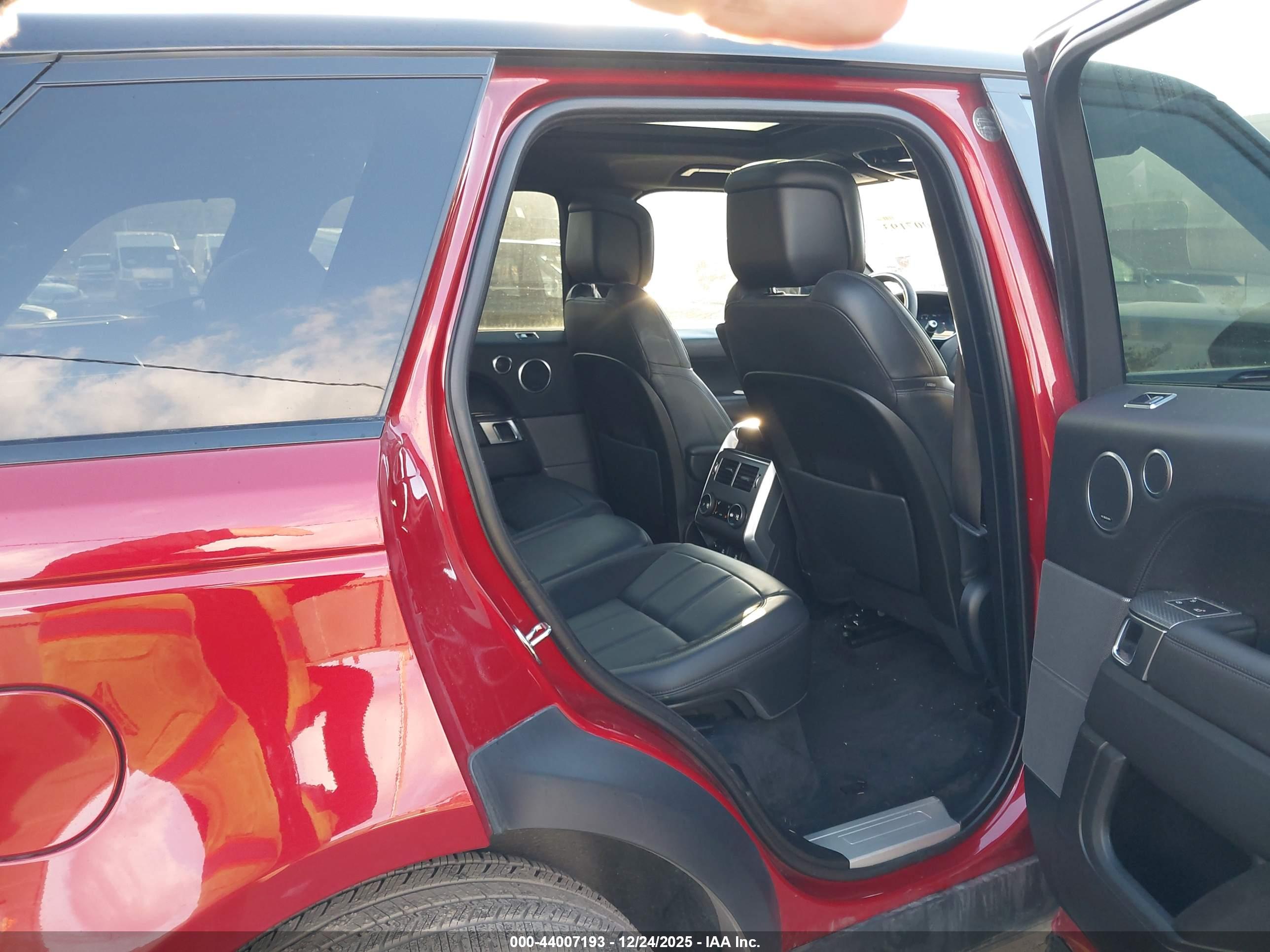 LAND ROVER image 8