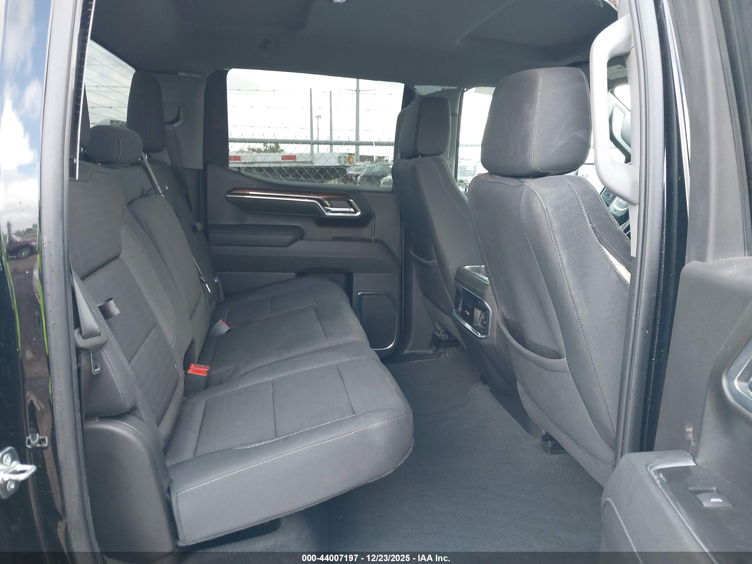 GMC SIERRA image 8