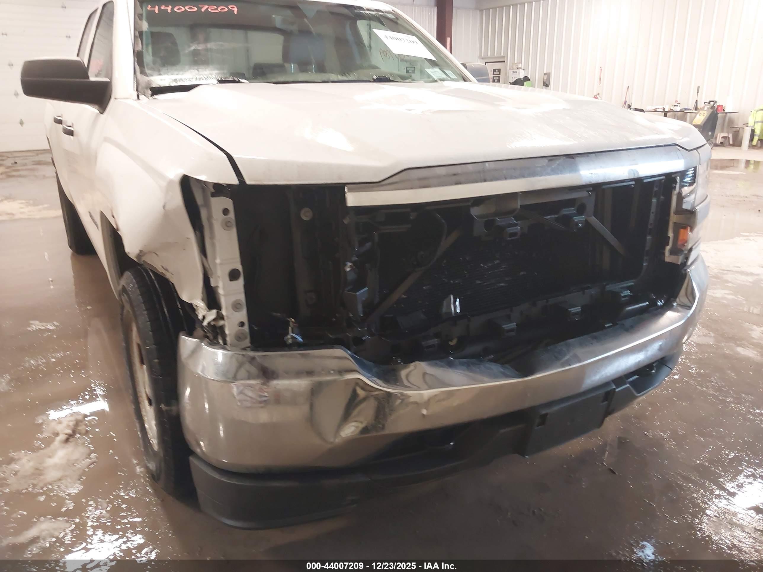 CHEVROLET SILVERADO image 6