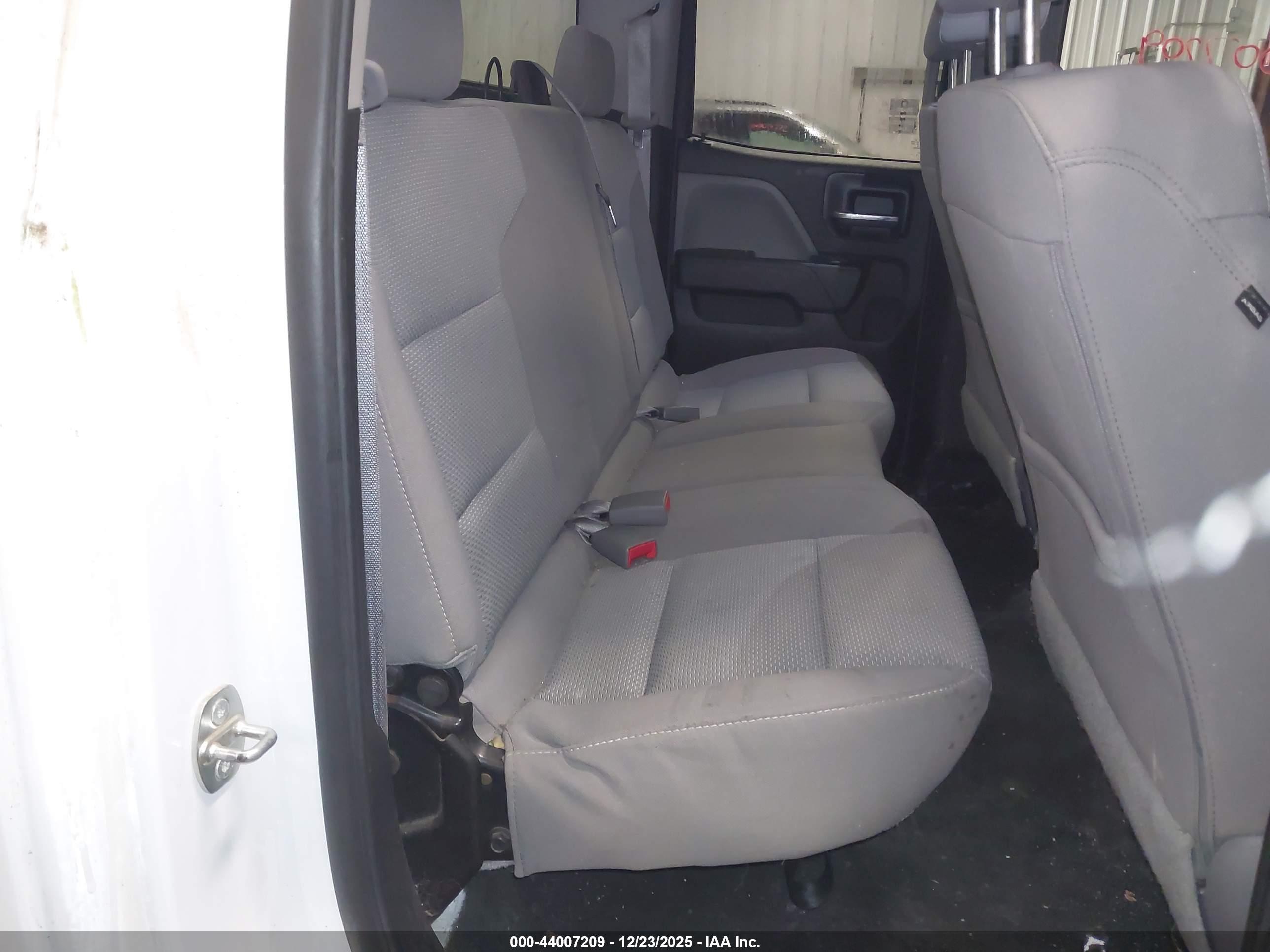 CHEVROLET SILVERADO image 8