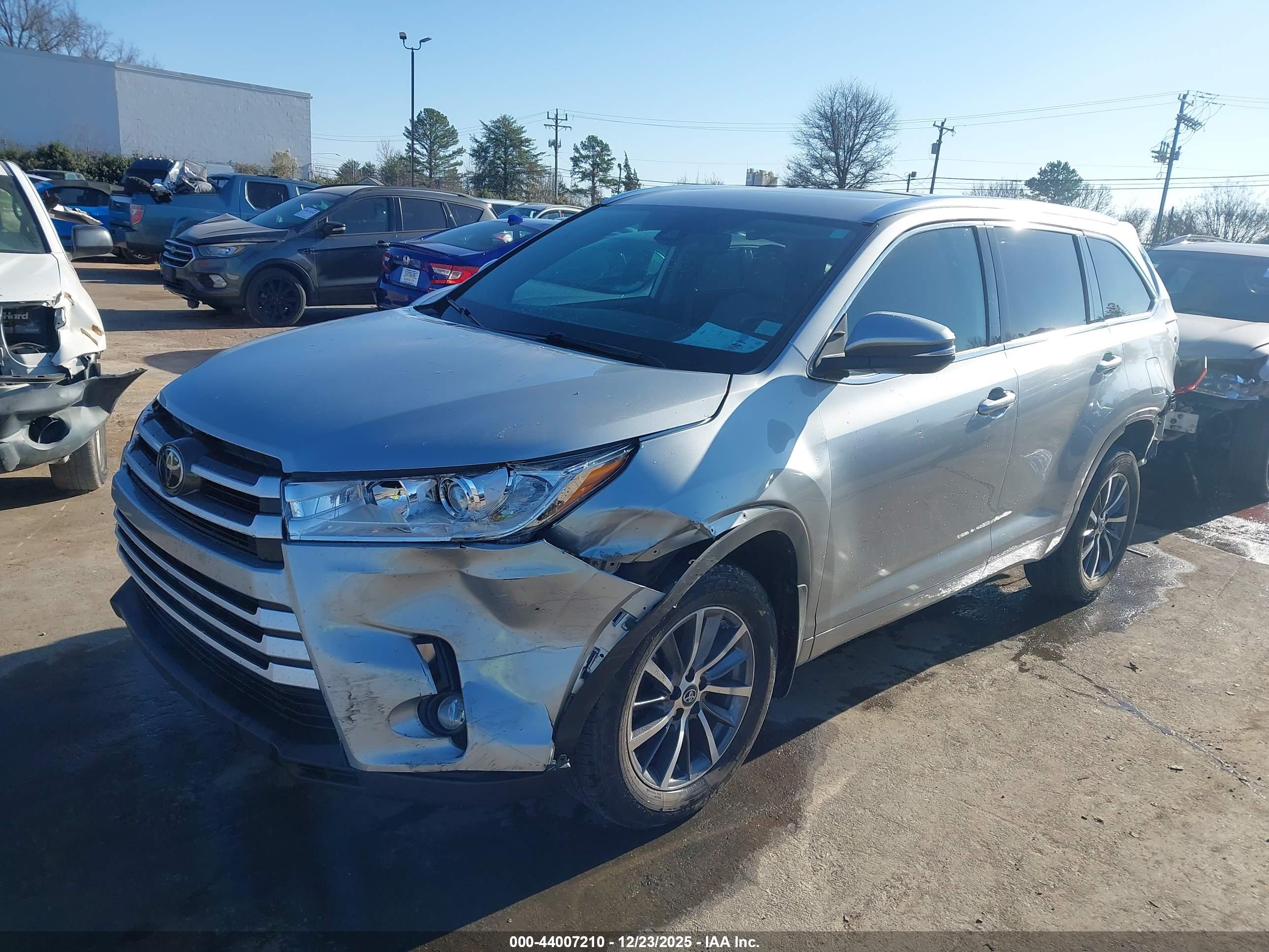 TOYOTA HIGHLANDER image 2