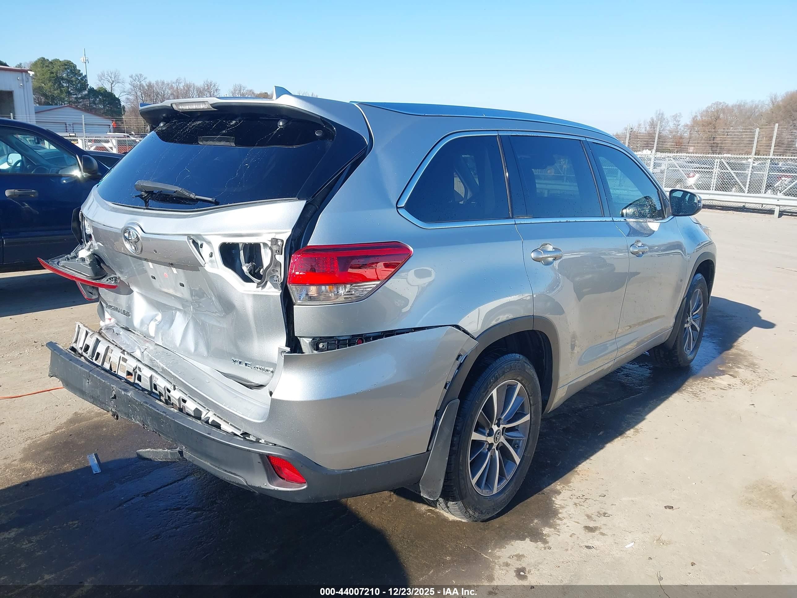 TOYOTA HIGHLANDER image 4
