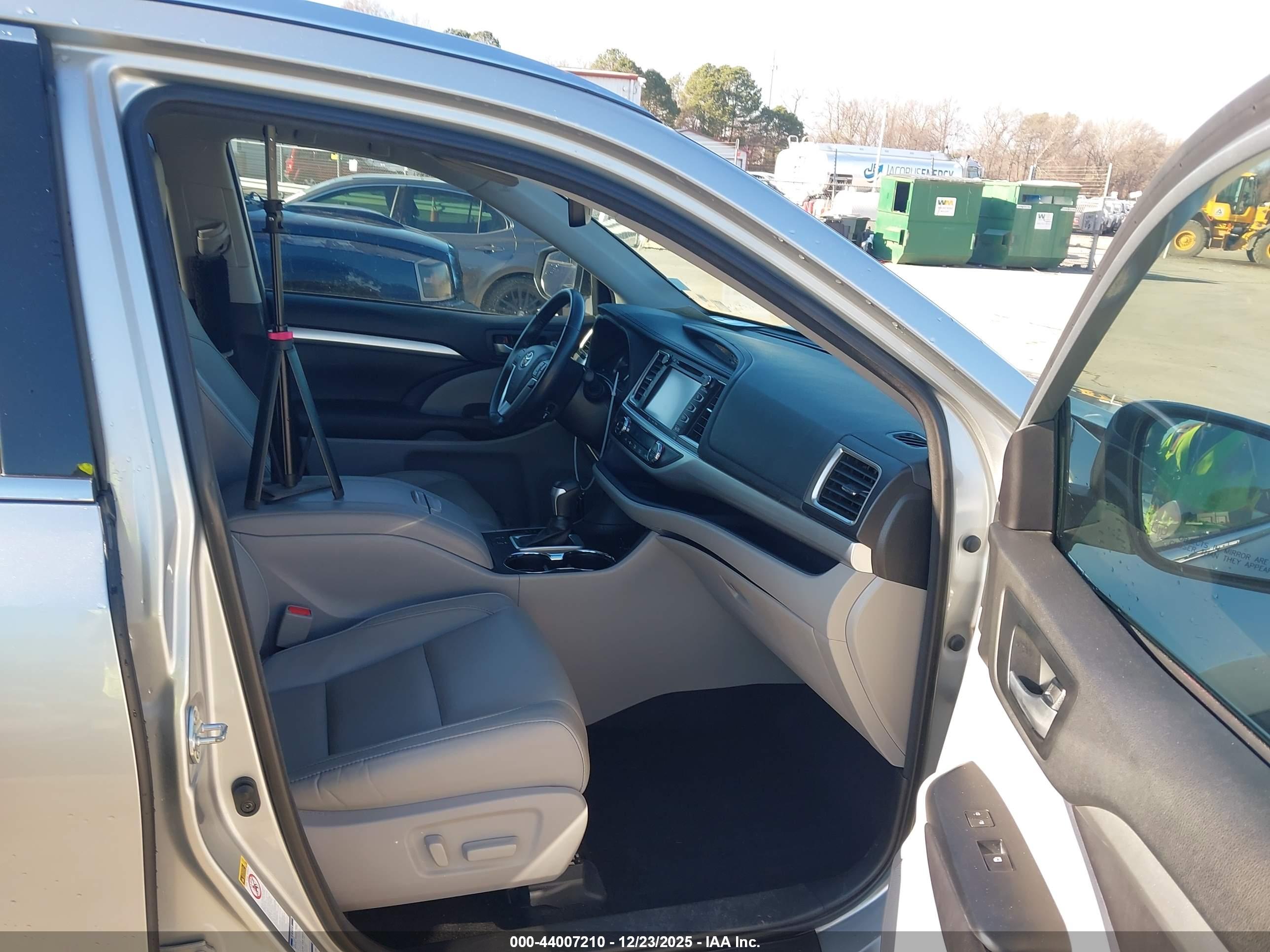 TOYOTA HIGHLANDER image 5