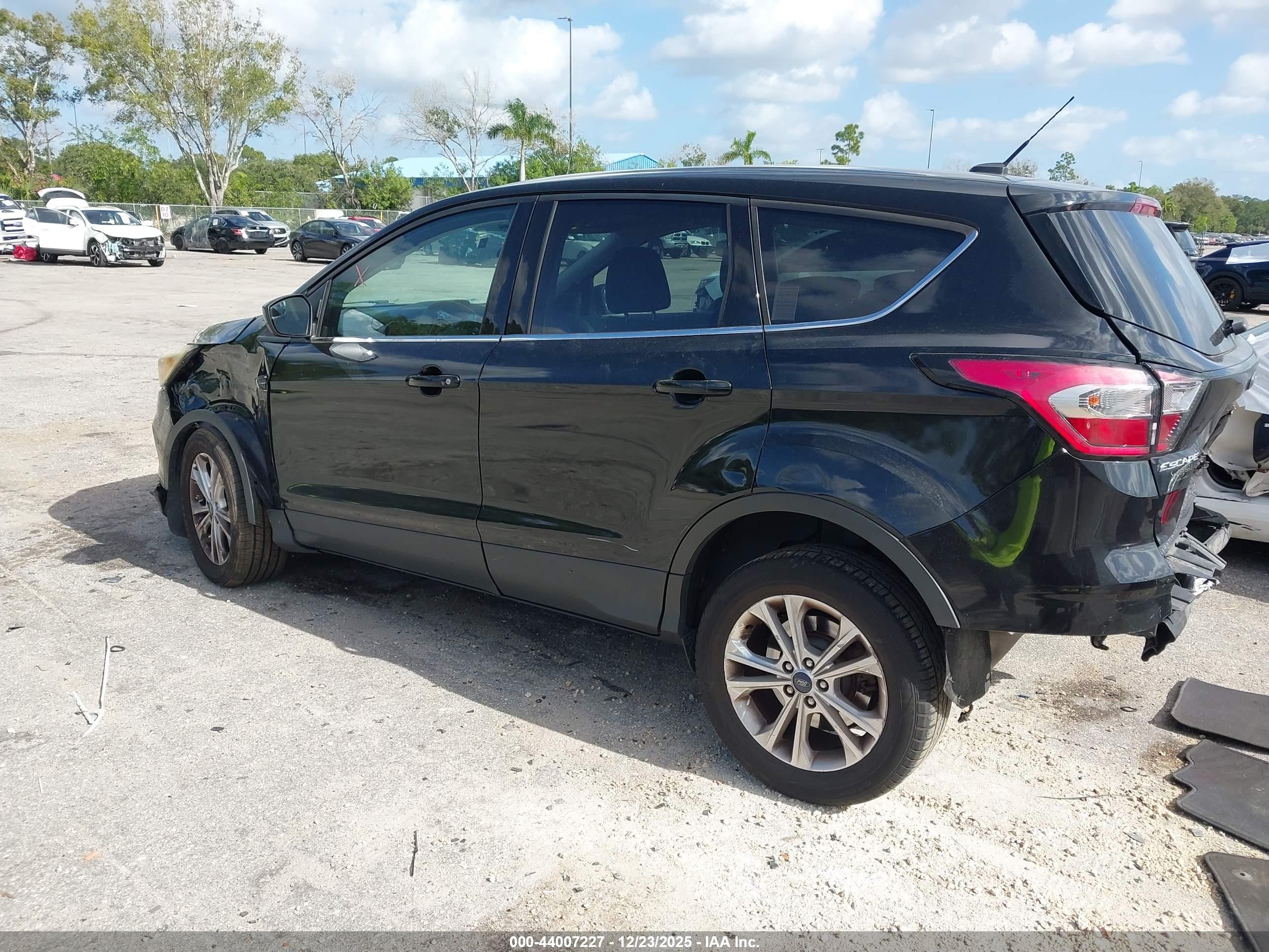 FORD ESCAPE image 3