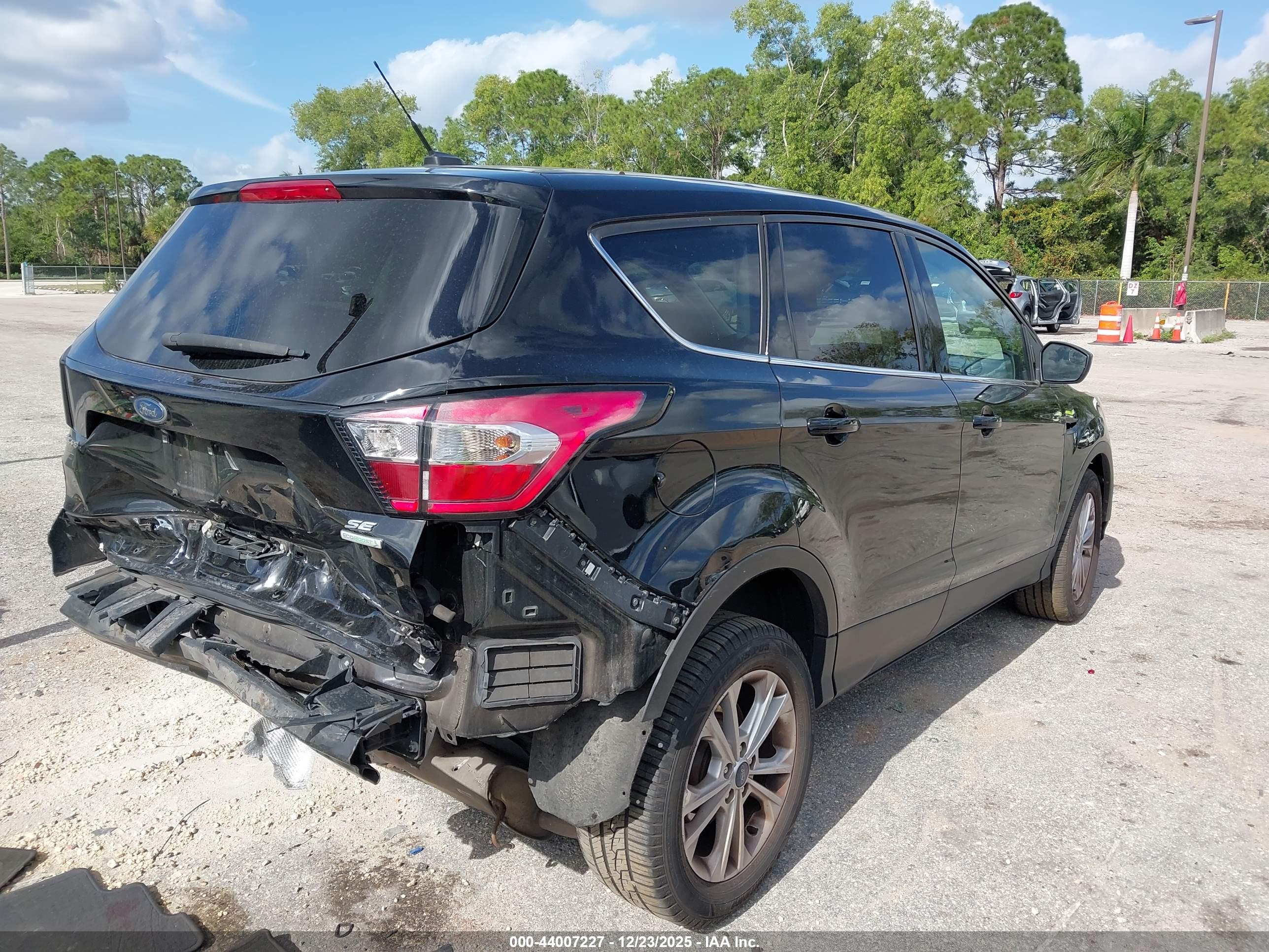 FORD ESCAPE image 4
