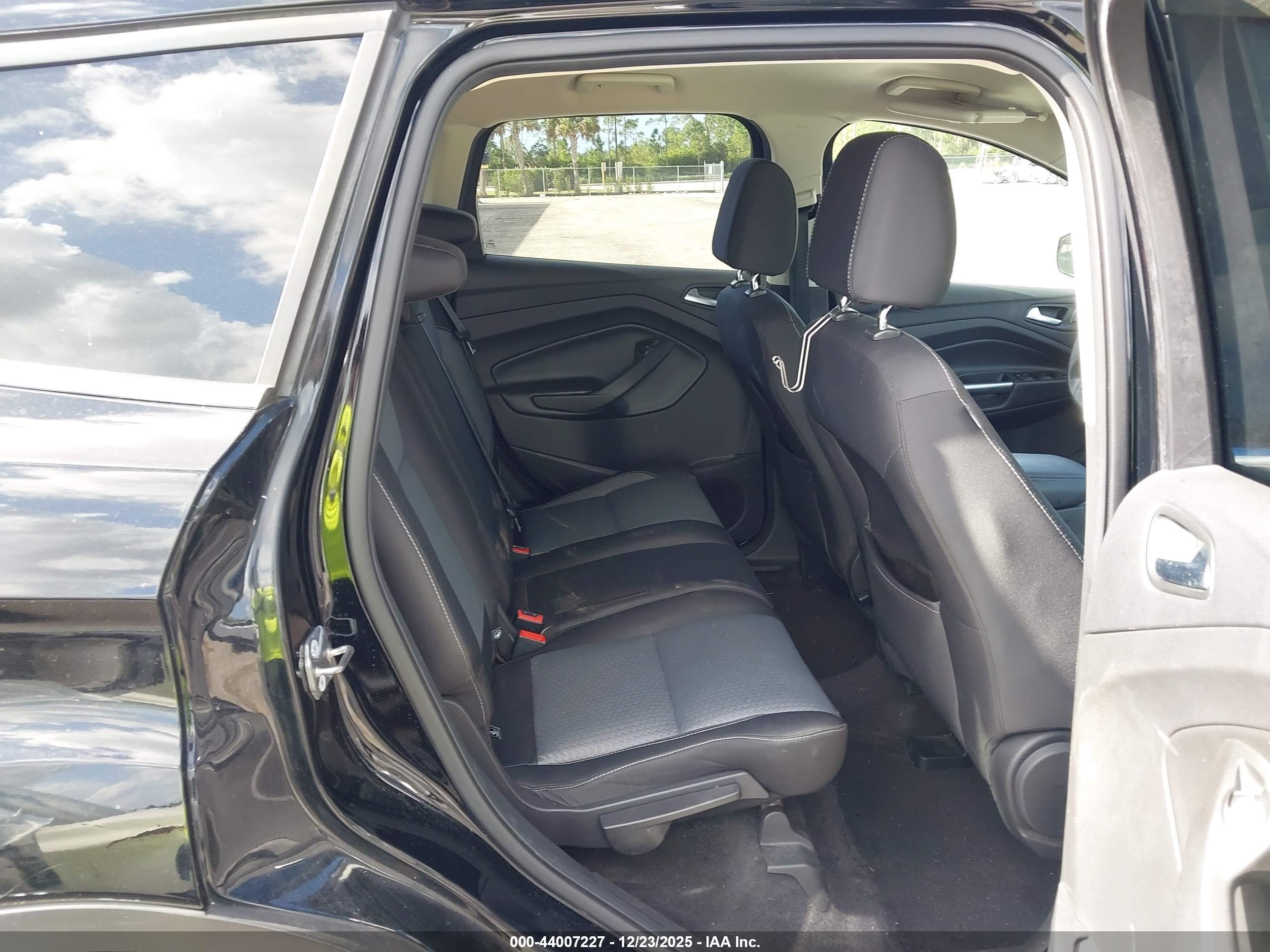 FORD ESCAPE image 8