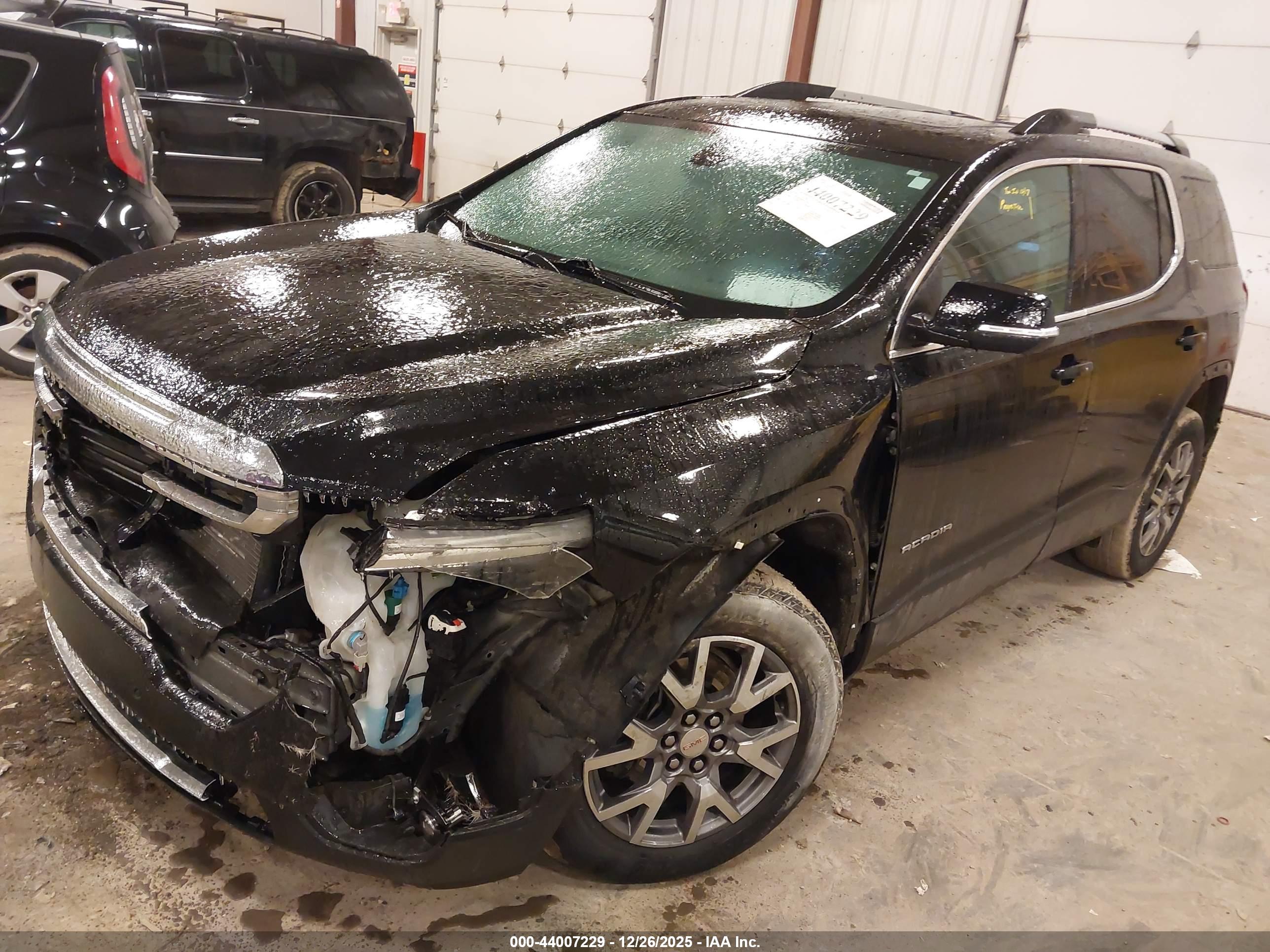 GMC ACADIA image 2