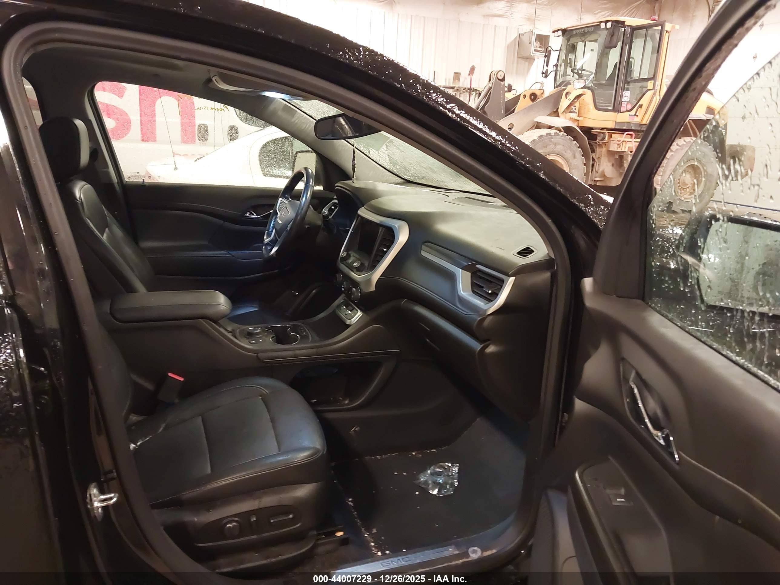 GMC ACADIA image 5