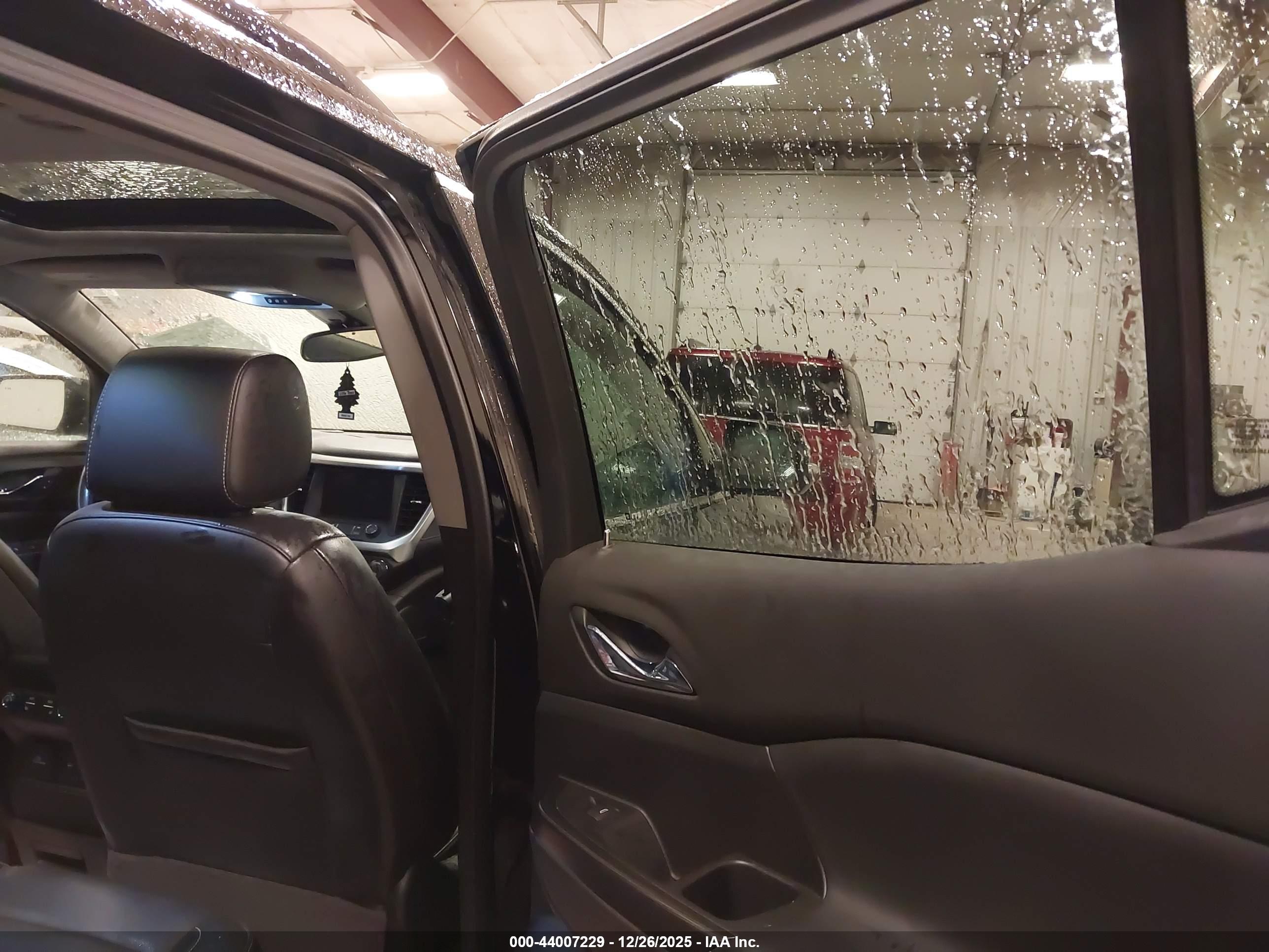GMC ACADIA image 8