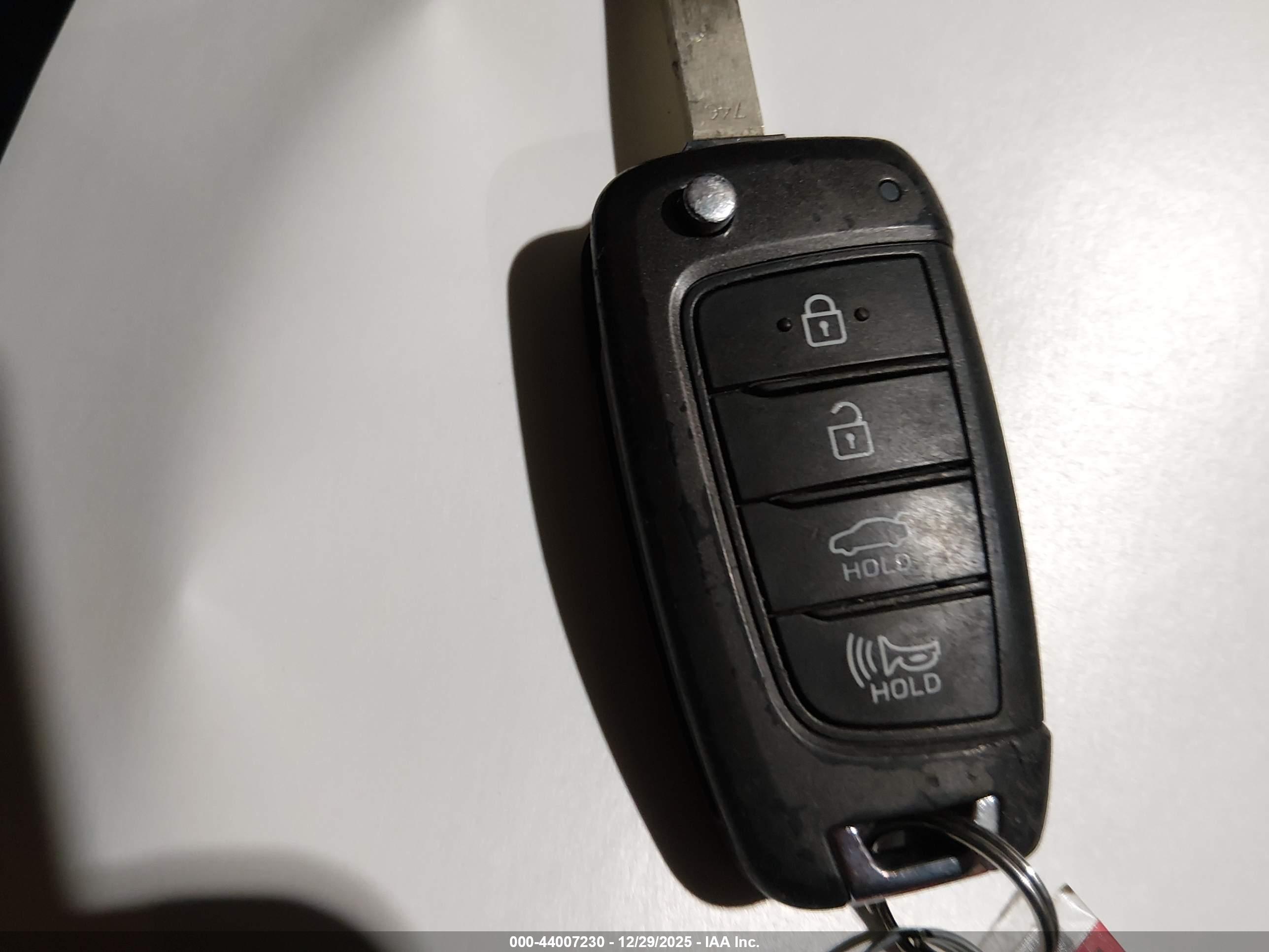 HYUNDAI ACCENT image 11