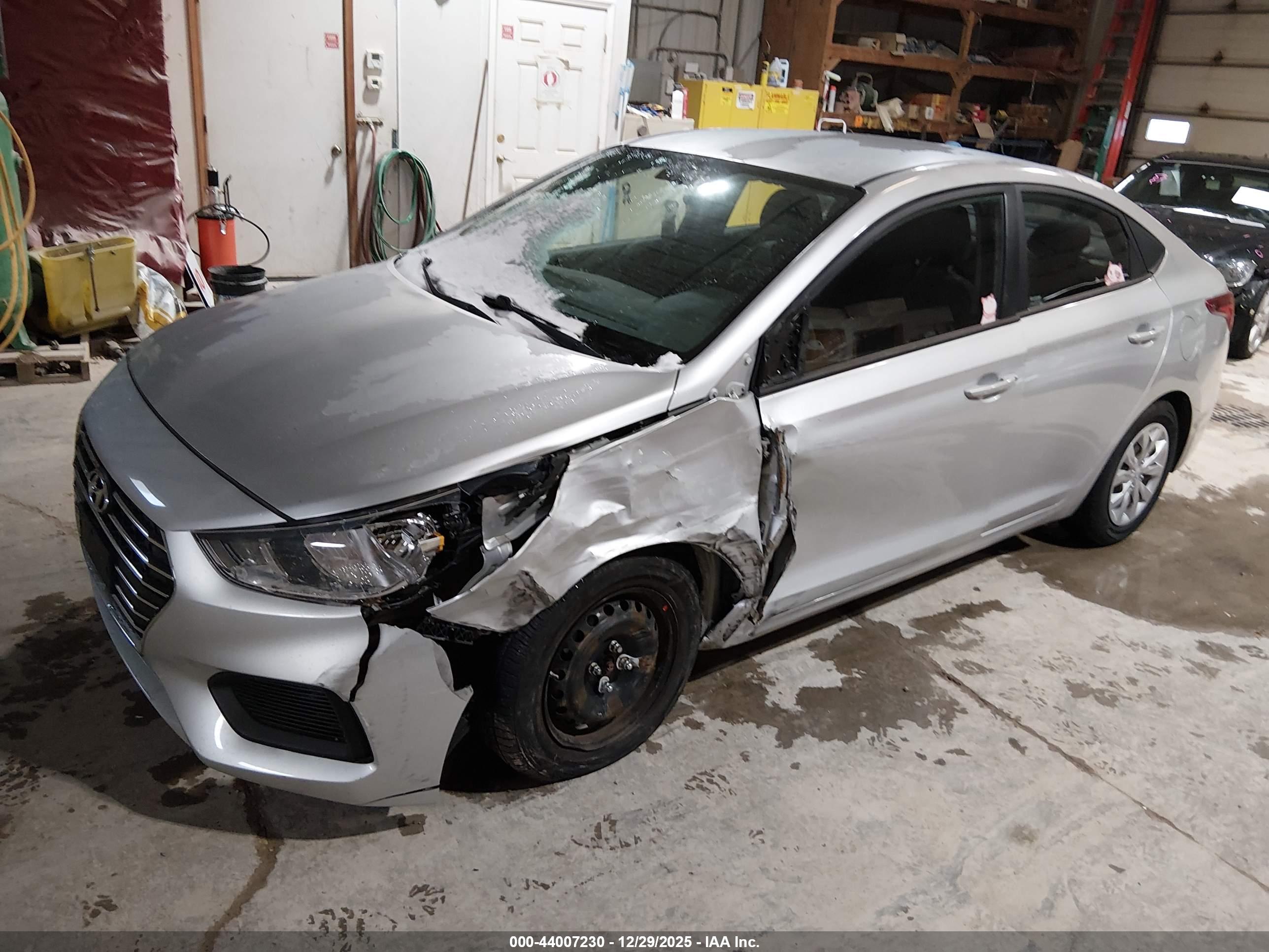 HYUNDAI ACCENT image 2