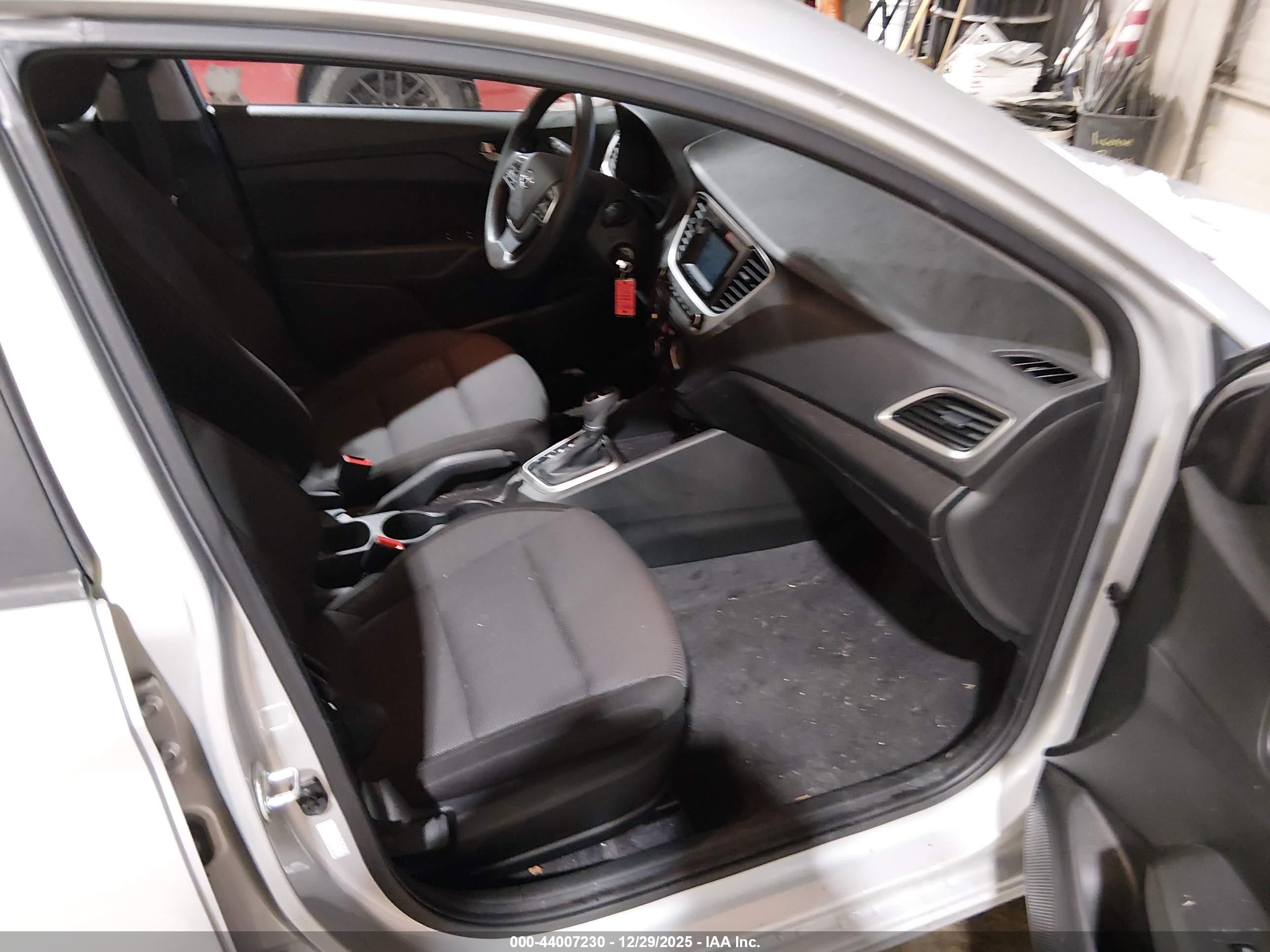HYUNDAI ACCENT image 5