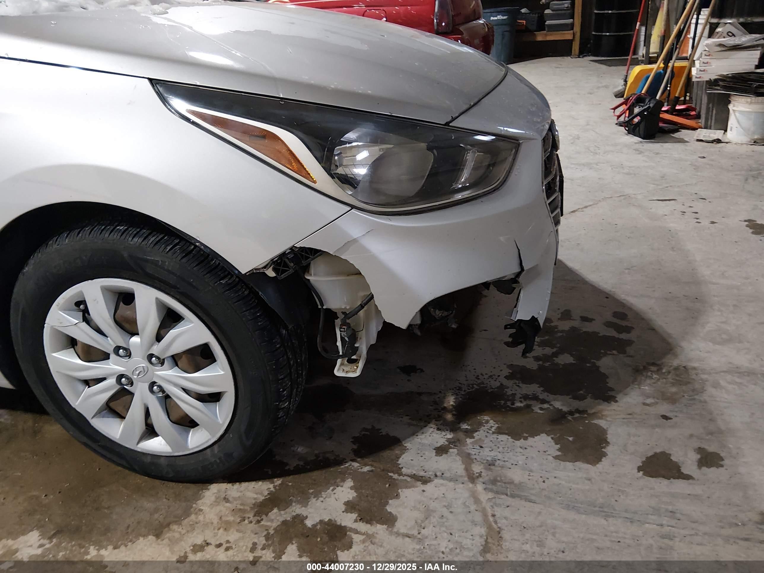 HYUNDAI ACCENT image 6