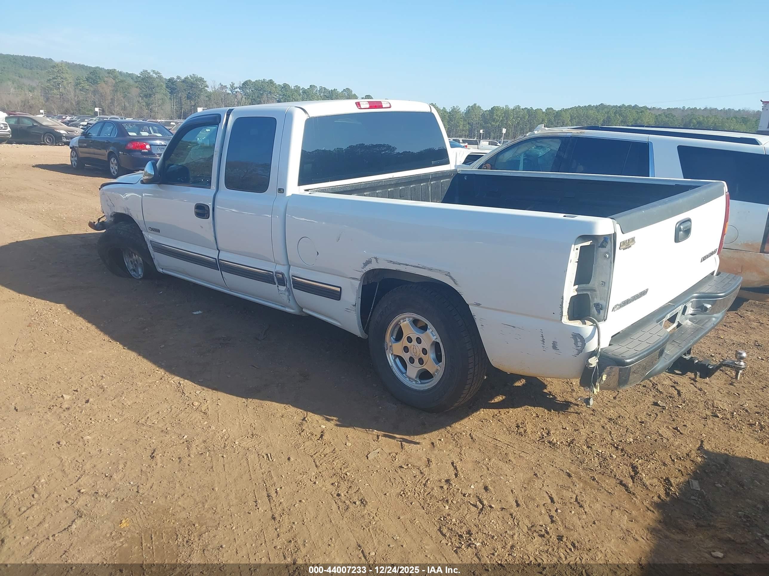 CHEVROLET SILVERADO image 3