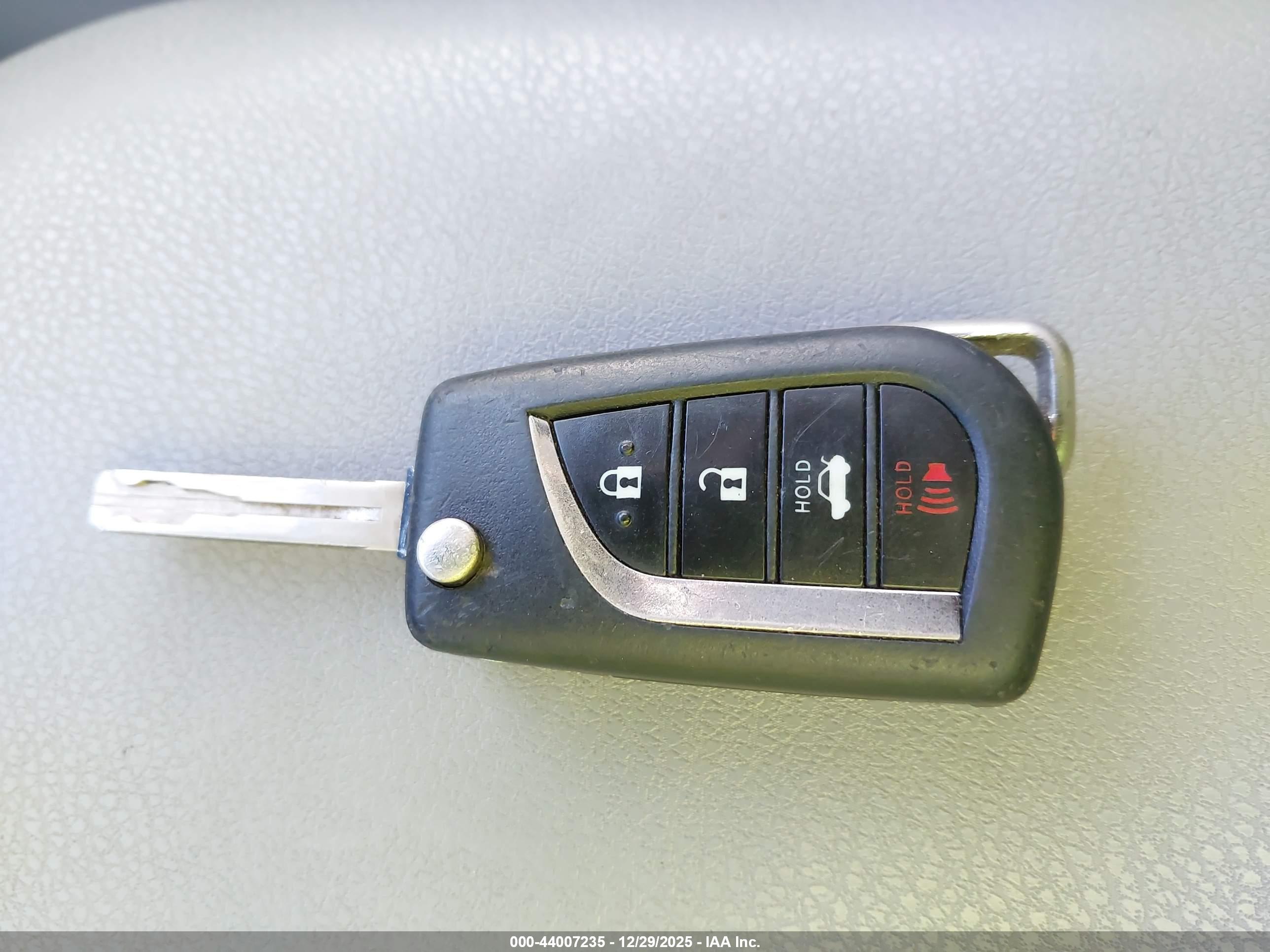 TOYOTA CAMRY image 11