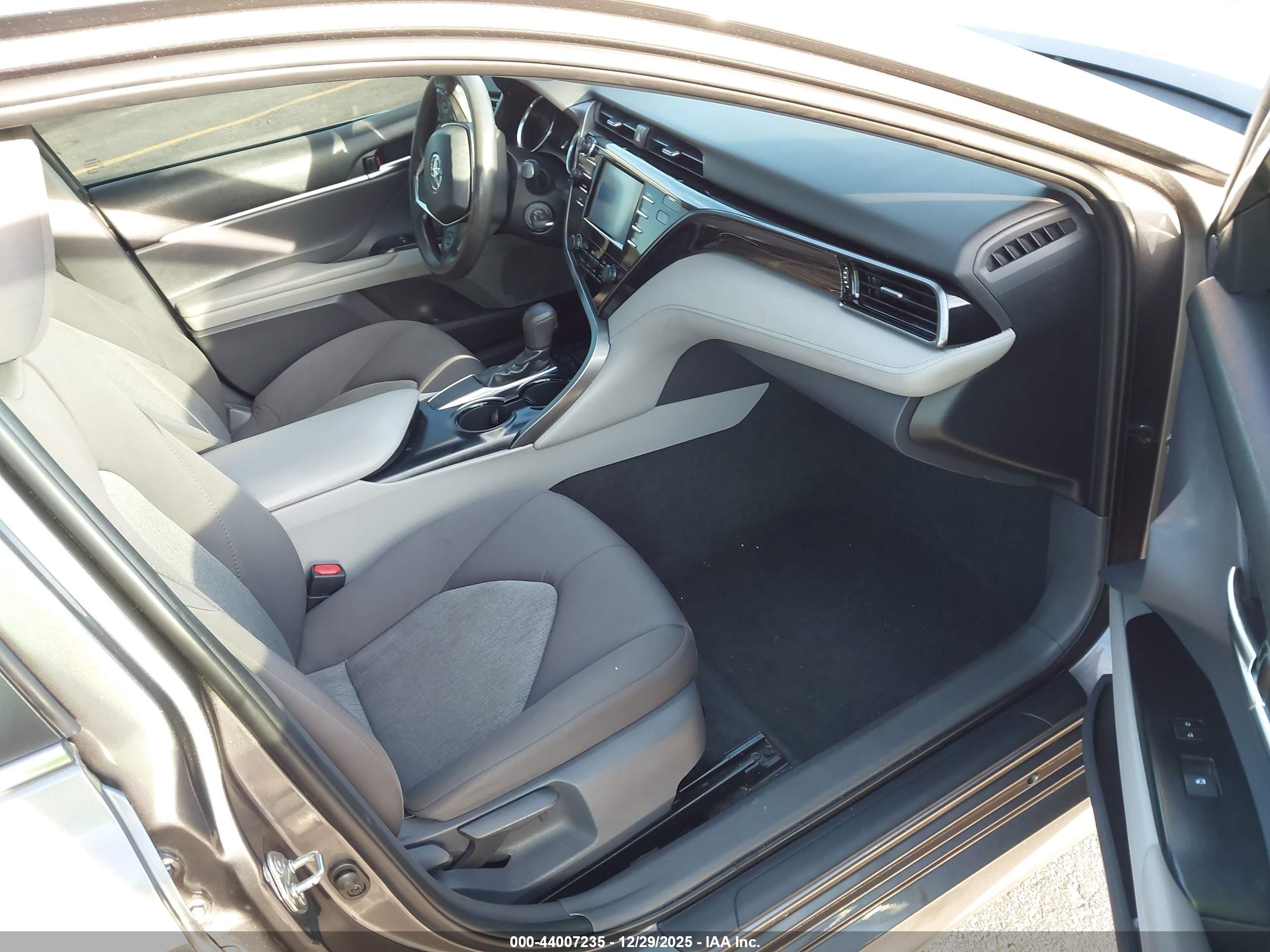 TOYOTA CAMRY image 5