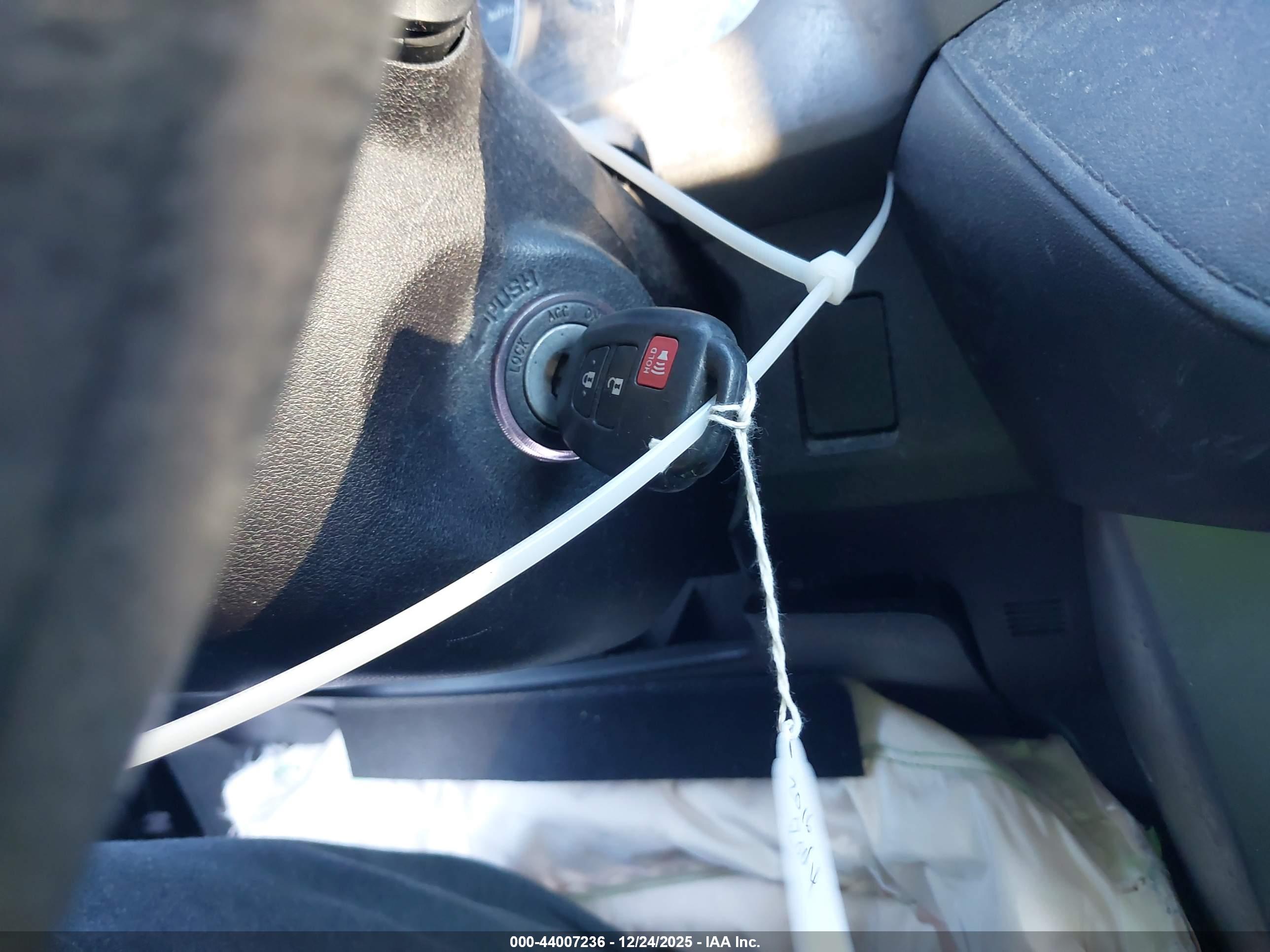 TOYOTA RAV4 image 11
