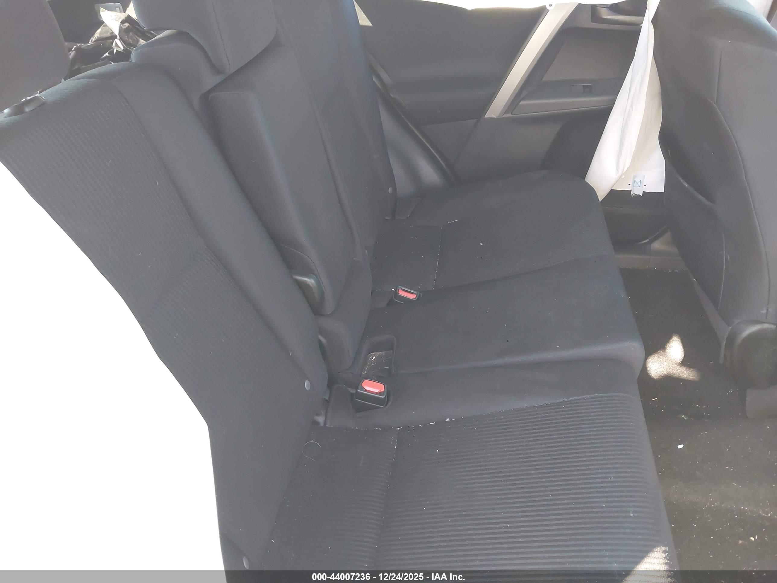TOYOTA RAV4 image 8