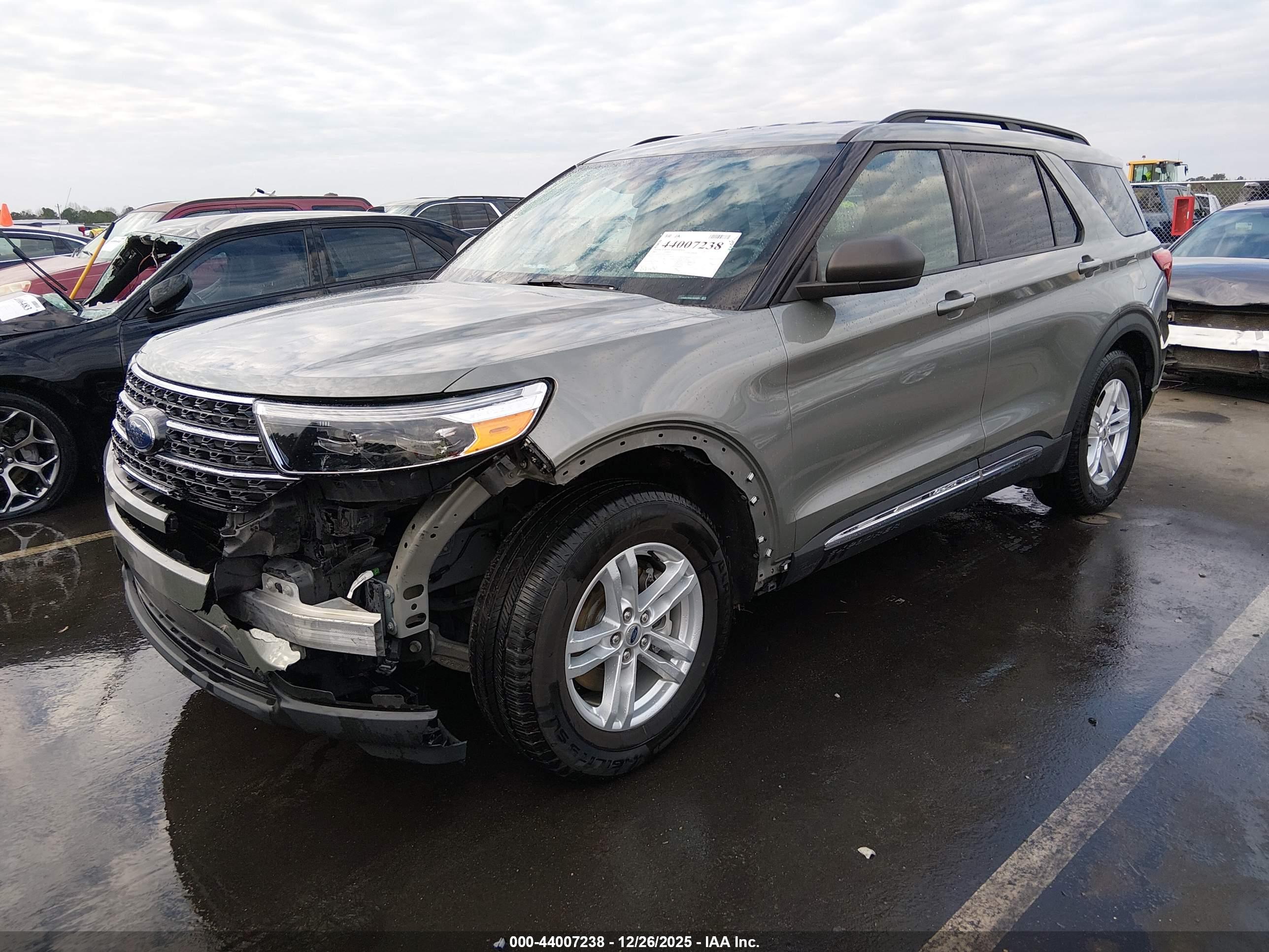 FORD EXPLORER image 2