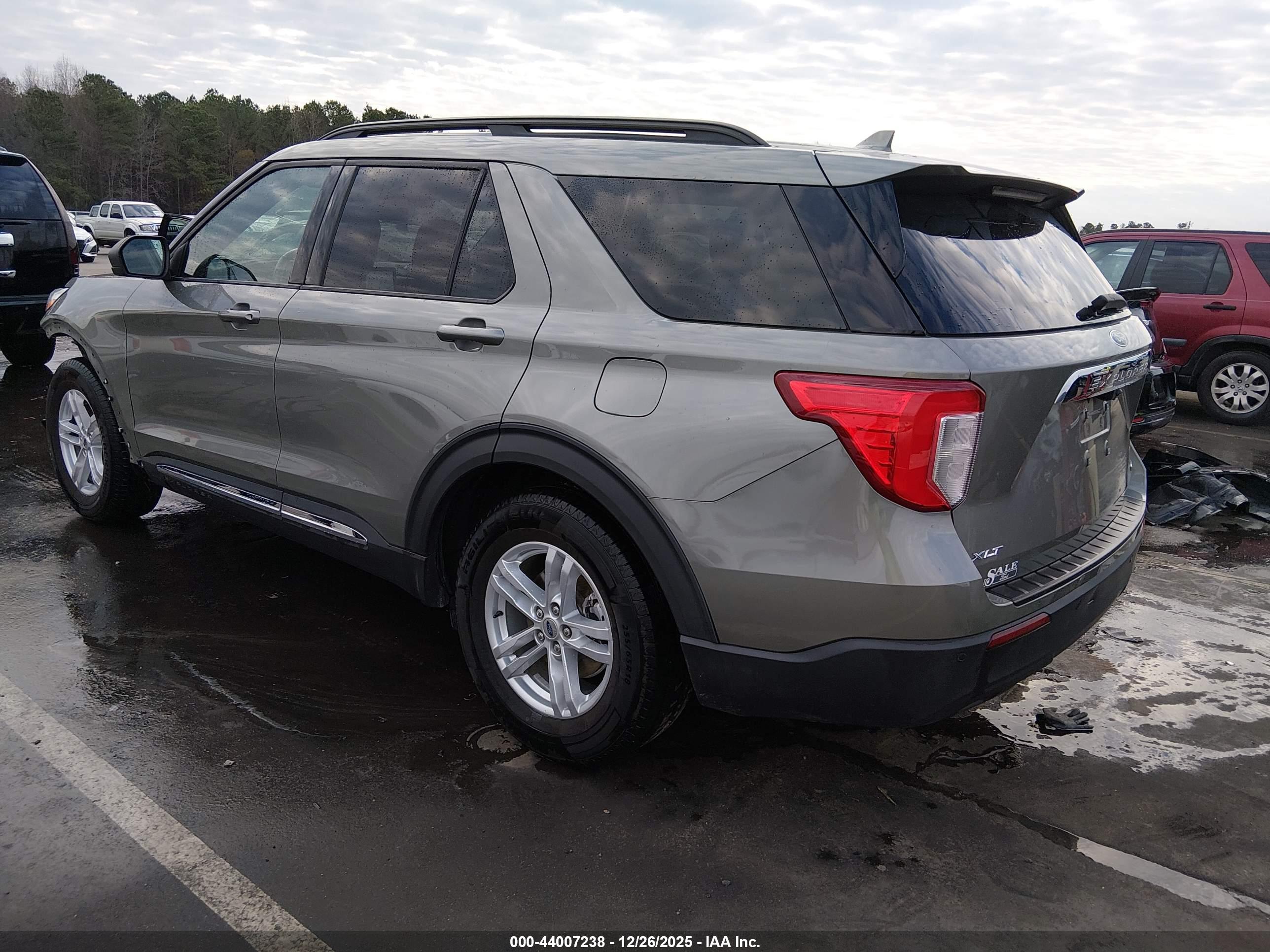 FORD EXPLORER image 3