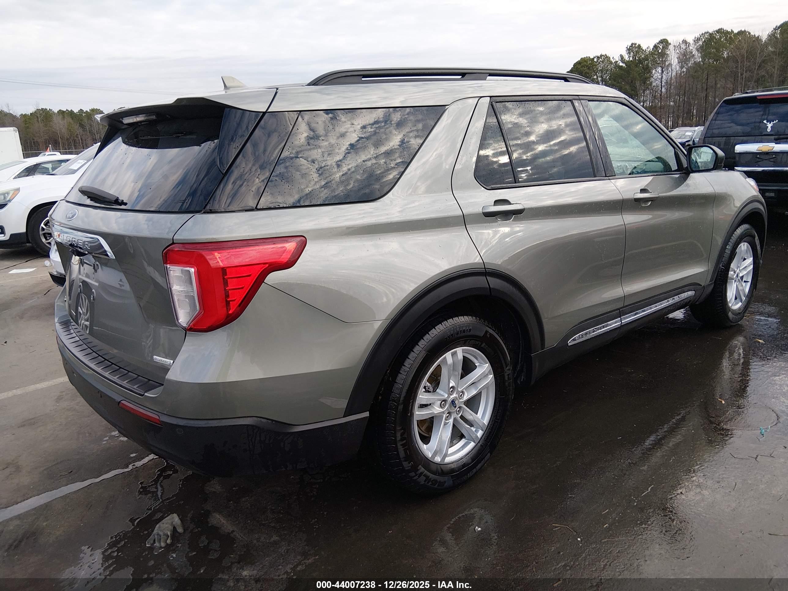 FORD EXPLORER image 4