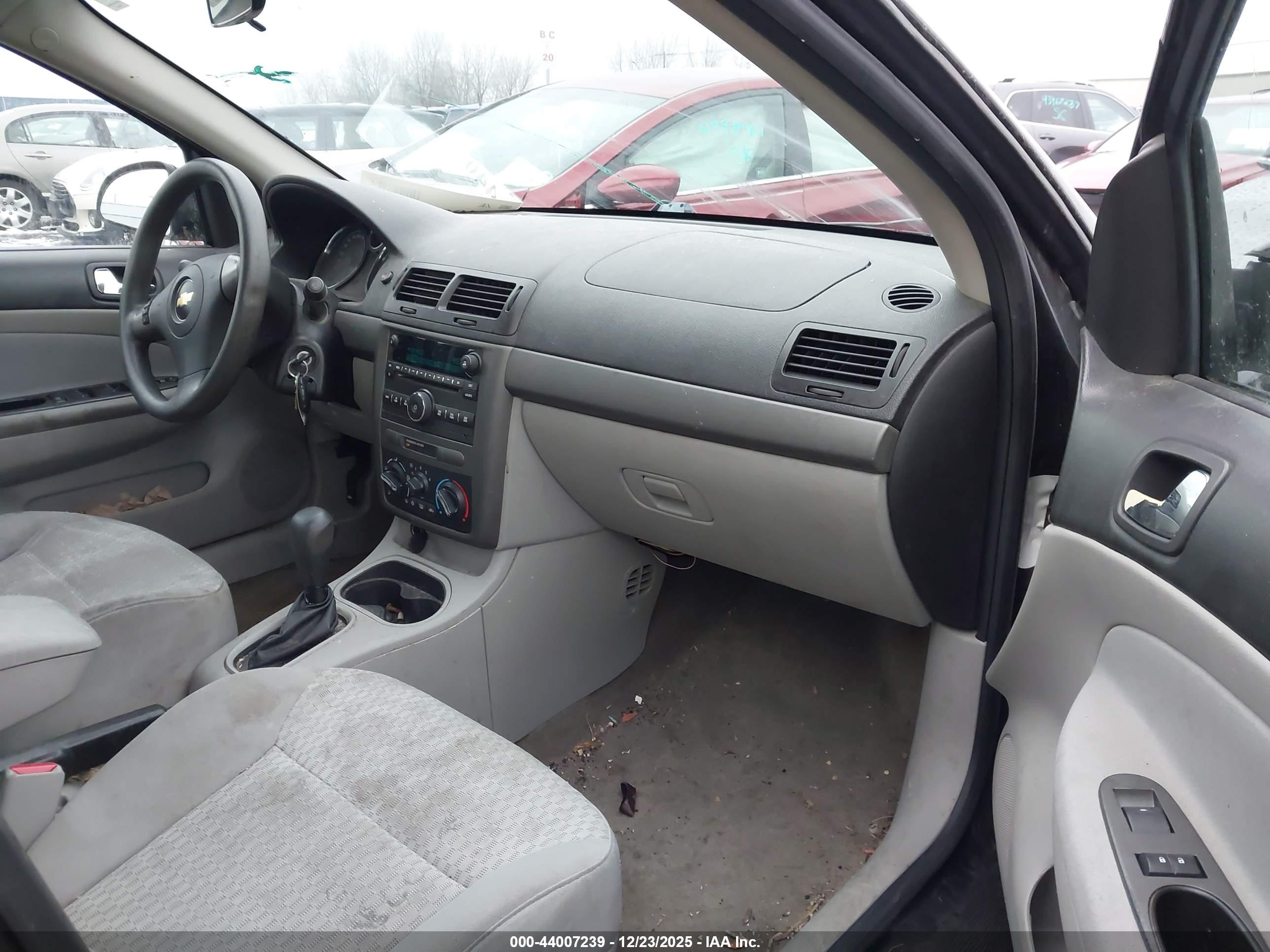 CHEVROLET COBALT image 5