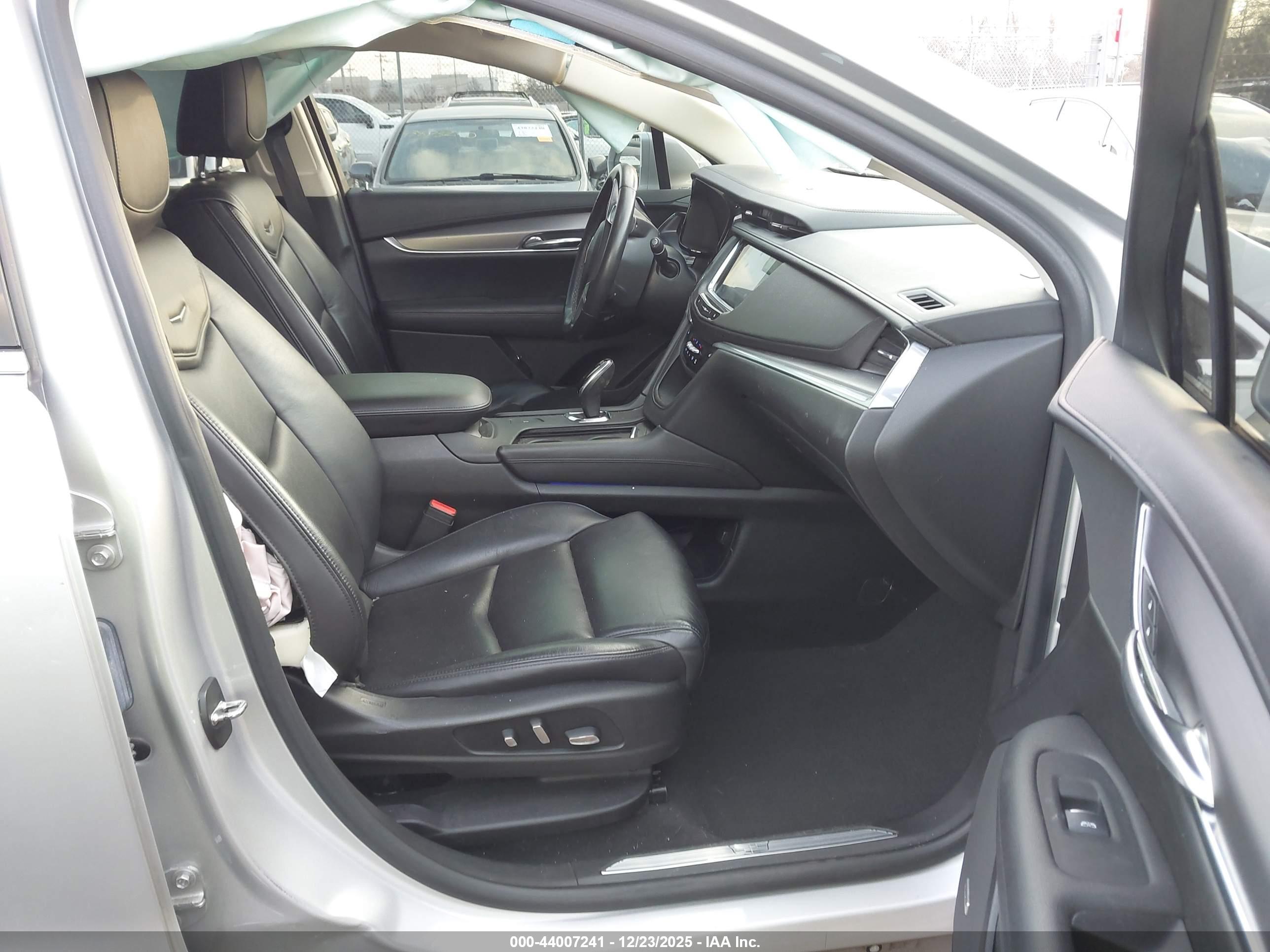 CADILLAC XT5 image 5